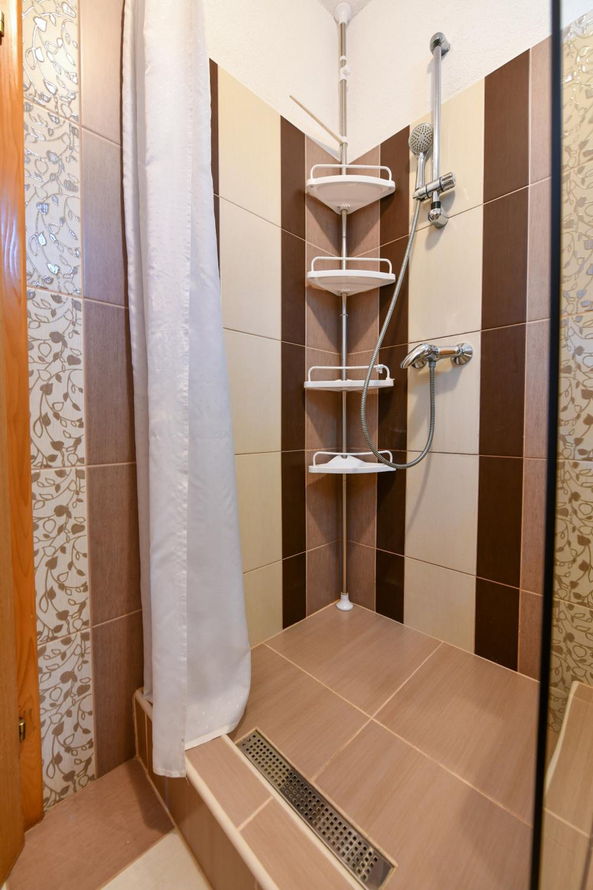 One-Bedroom Apartment - Photo 33