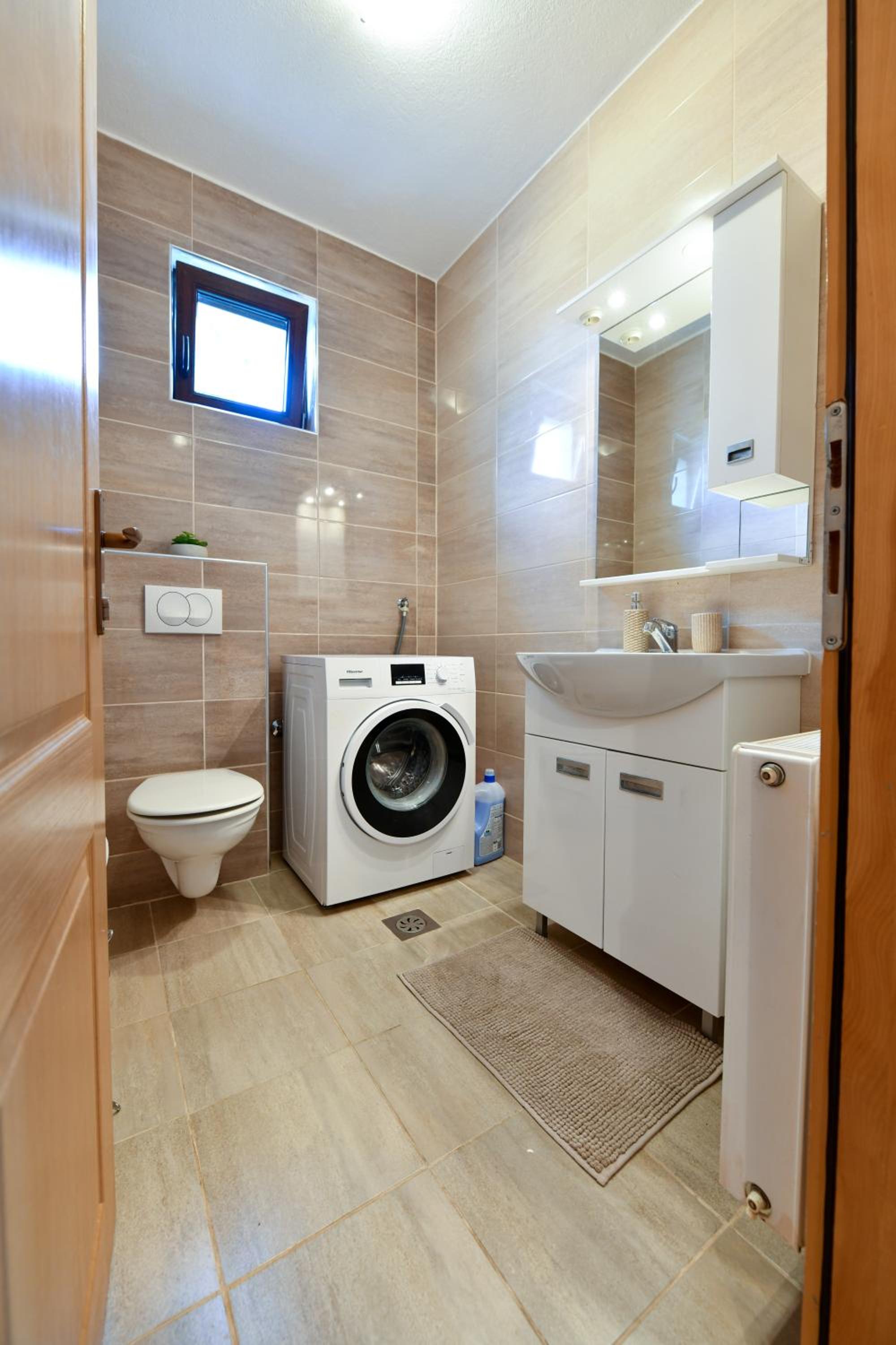 One-Bedroom Apartment - Photo 11