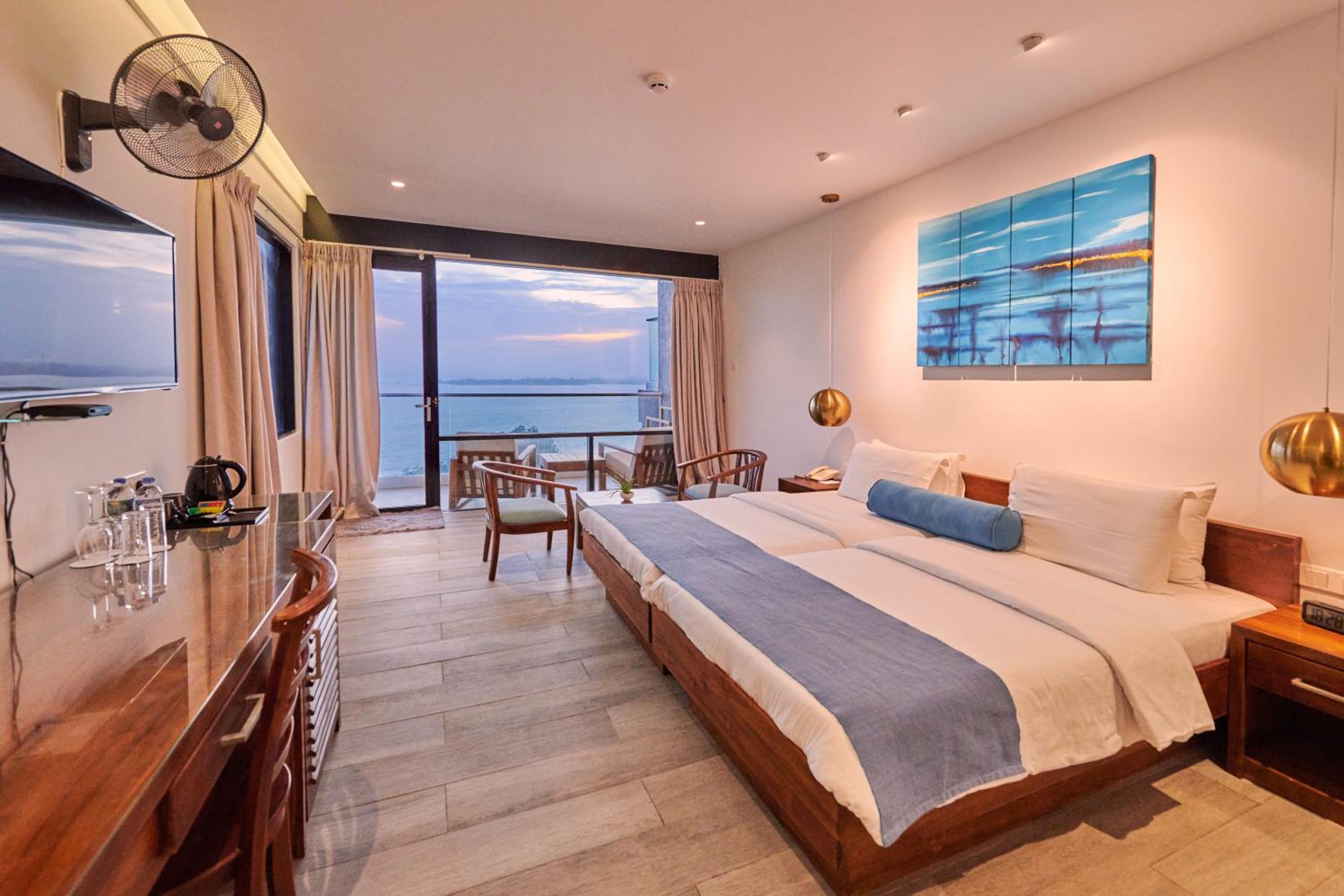Deluxe Double or Twin Room with Sea View - Photo 17