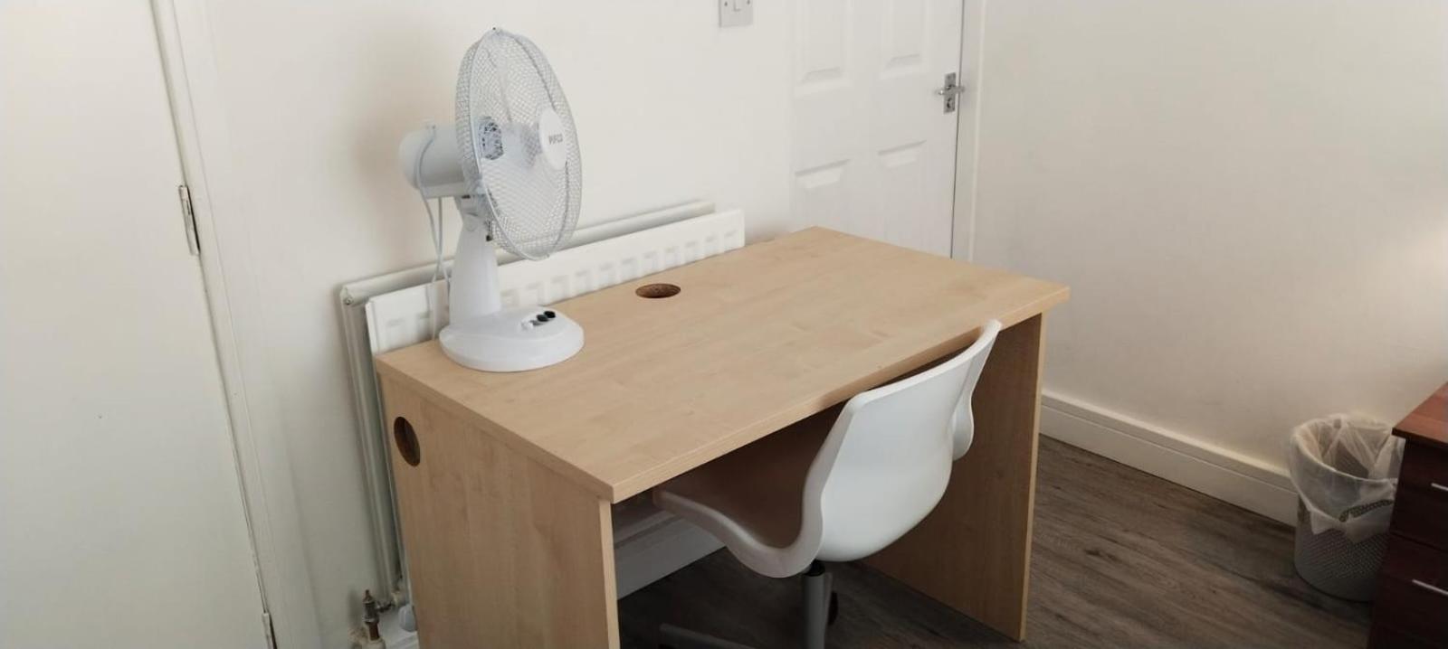 Single Room with Private Bathroom photo 3