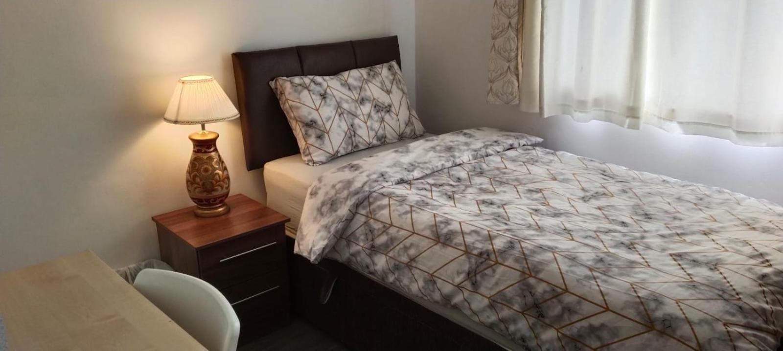 Single Room with Private Bathroom photo 1