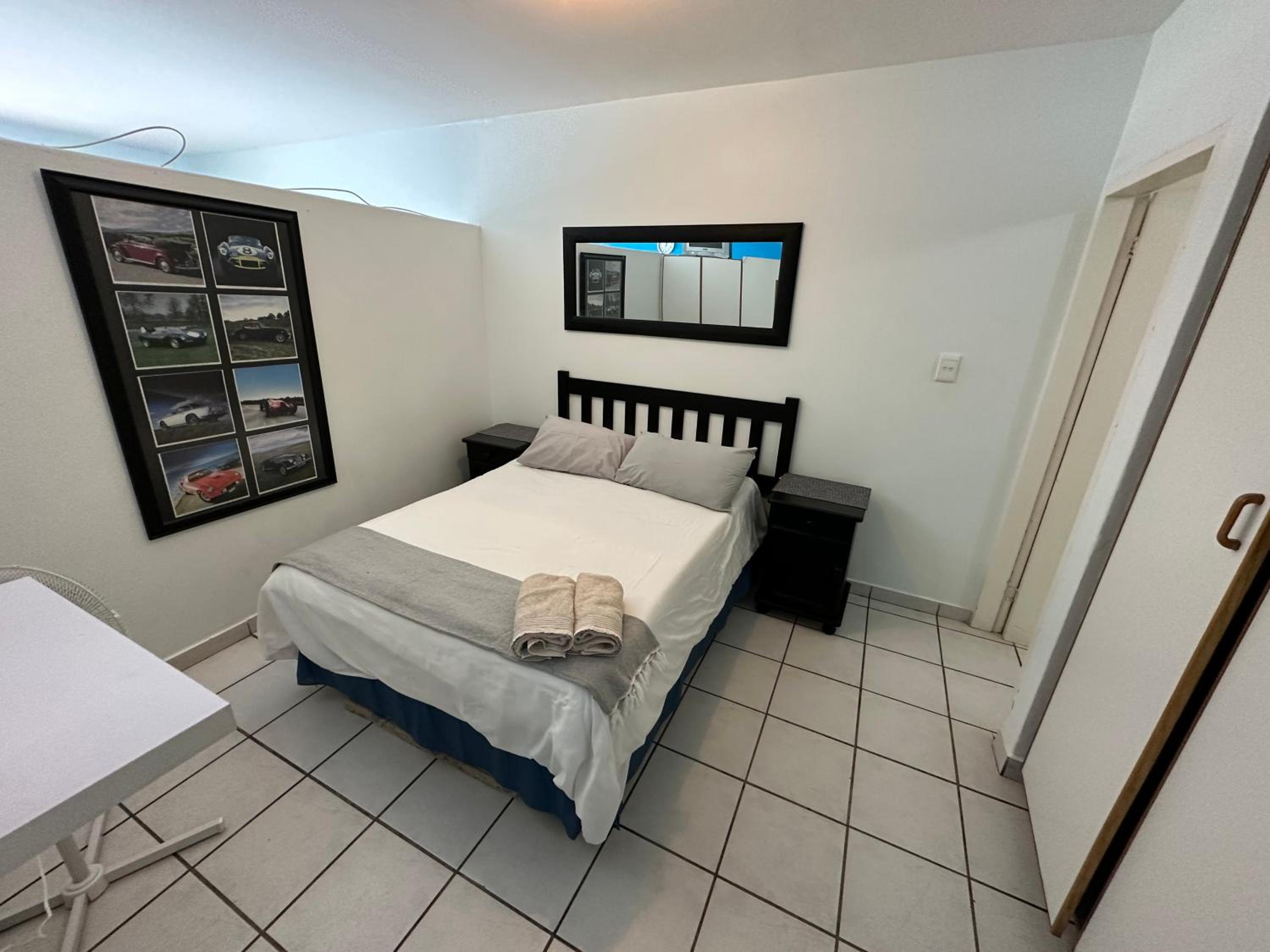 One-Bedroom Apartment photo 1