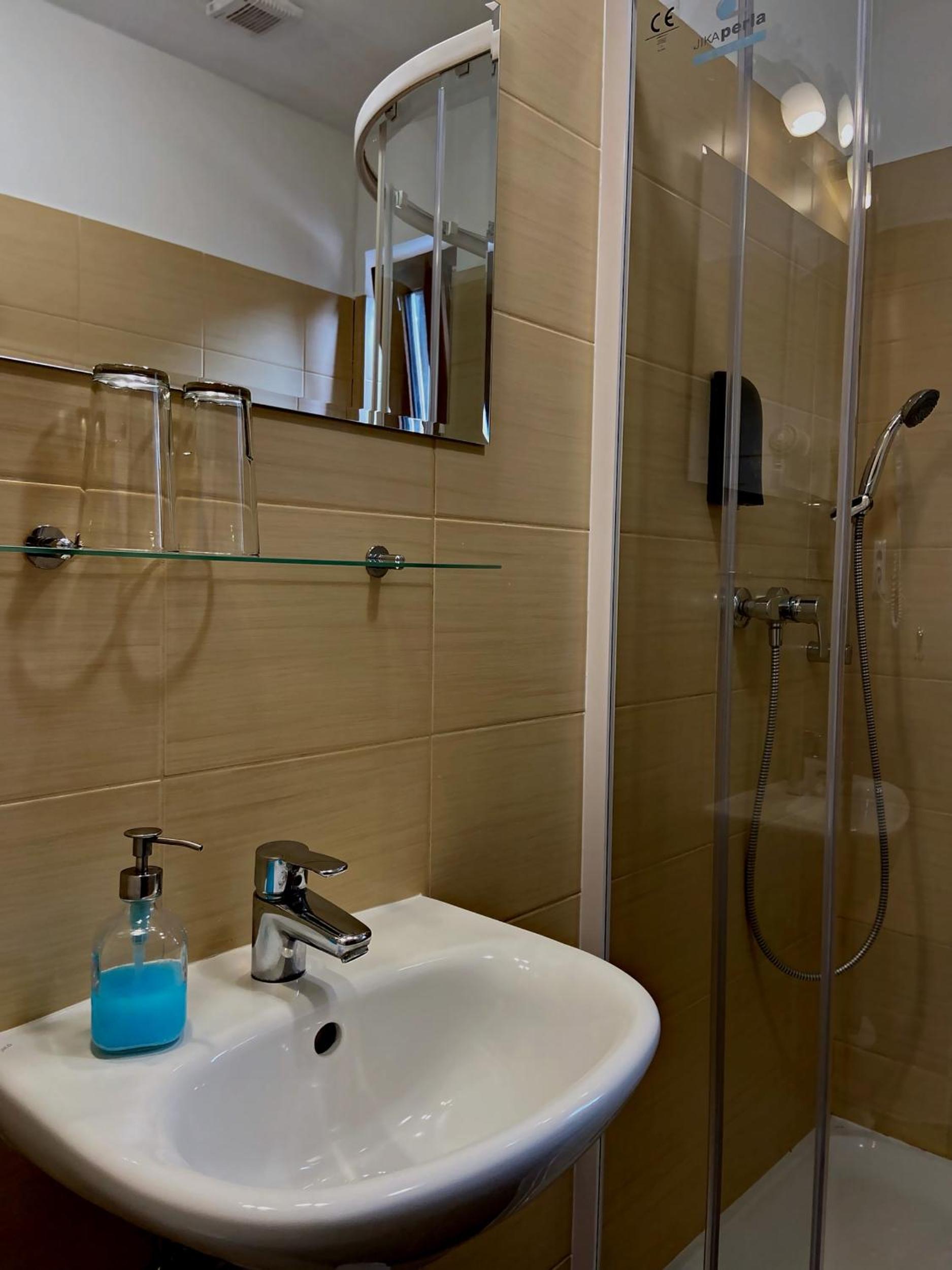 Double Room with Extra Bed - Photo 4