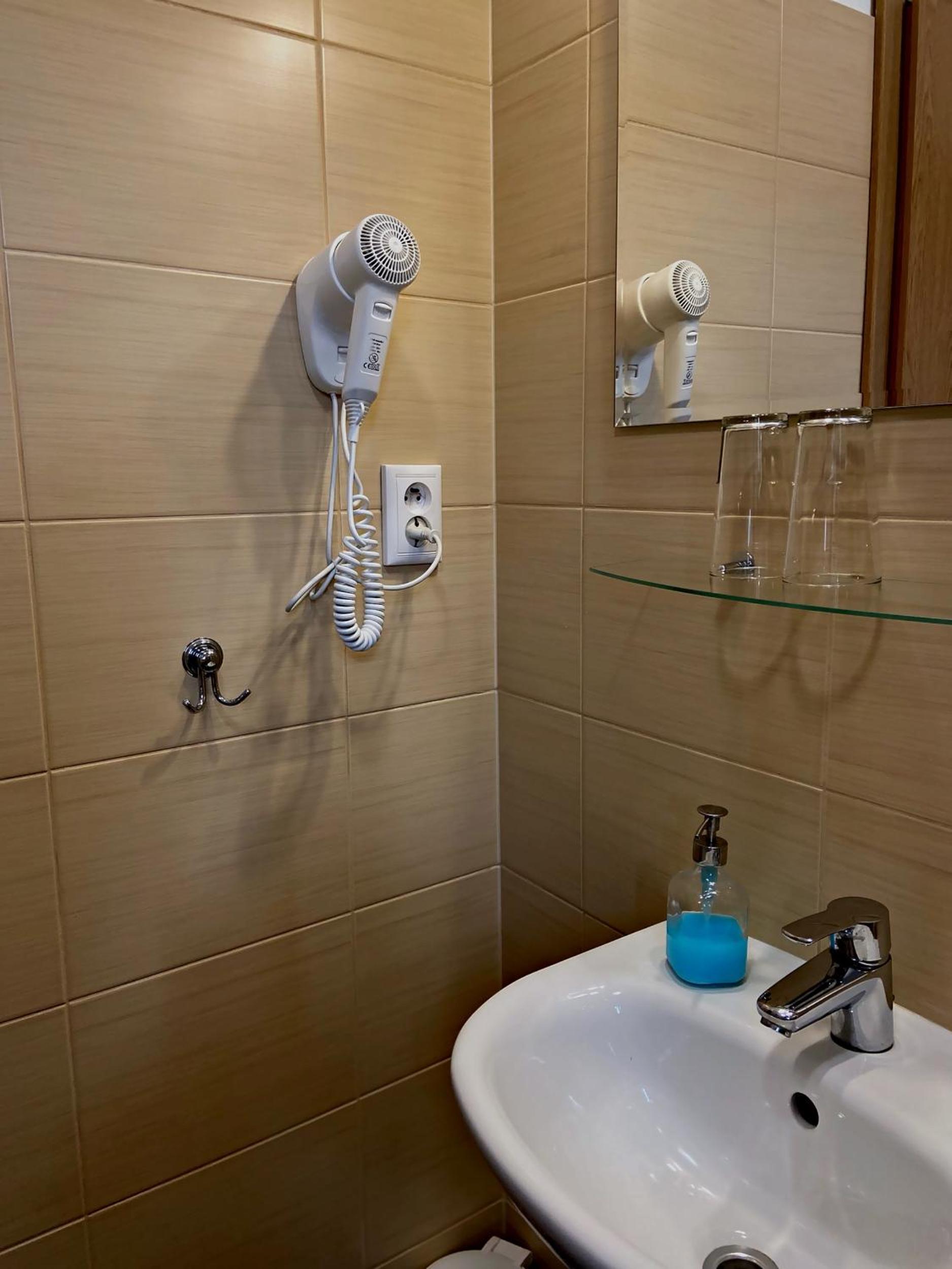Double Room with Extra Bed - Photo 6