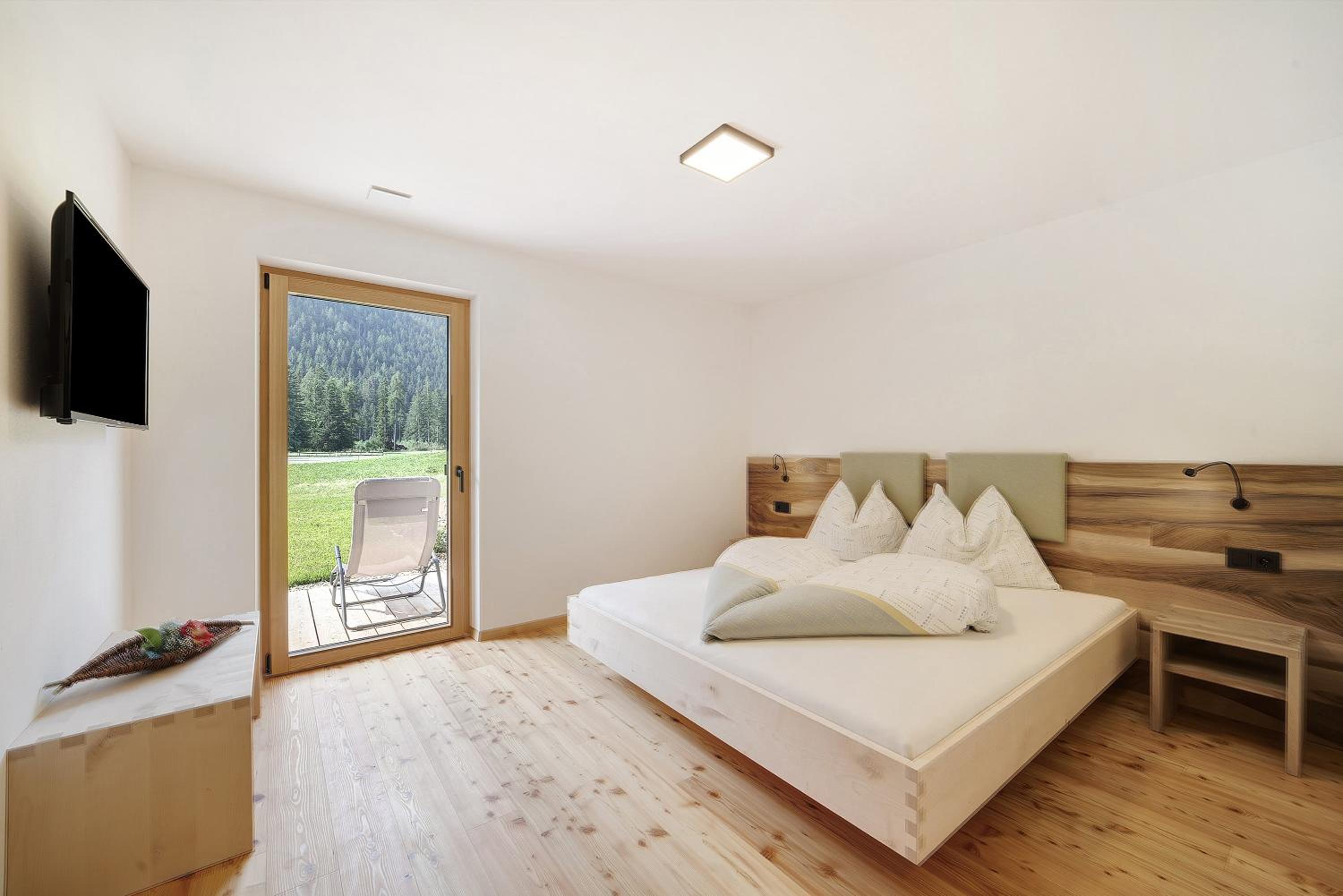 Two-Bedroom Deluxe Apartment with Garden View
