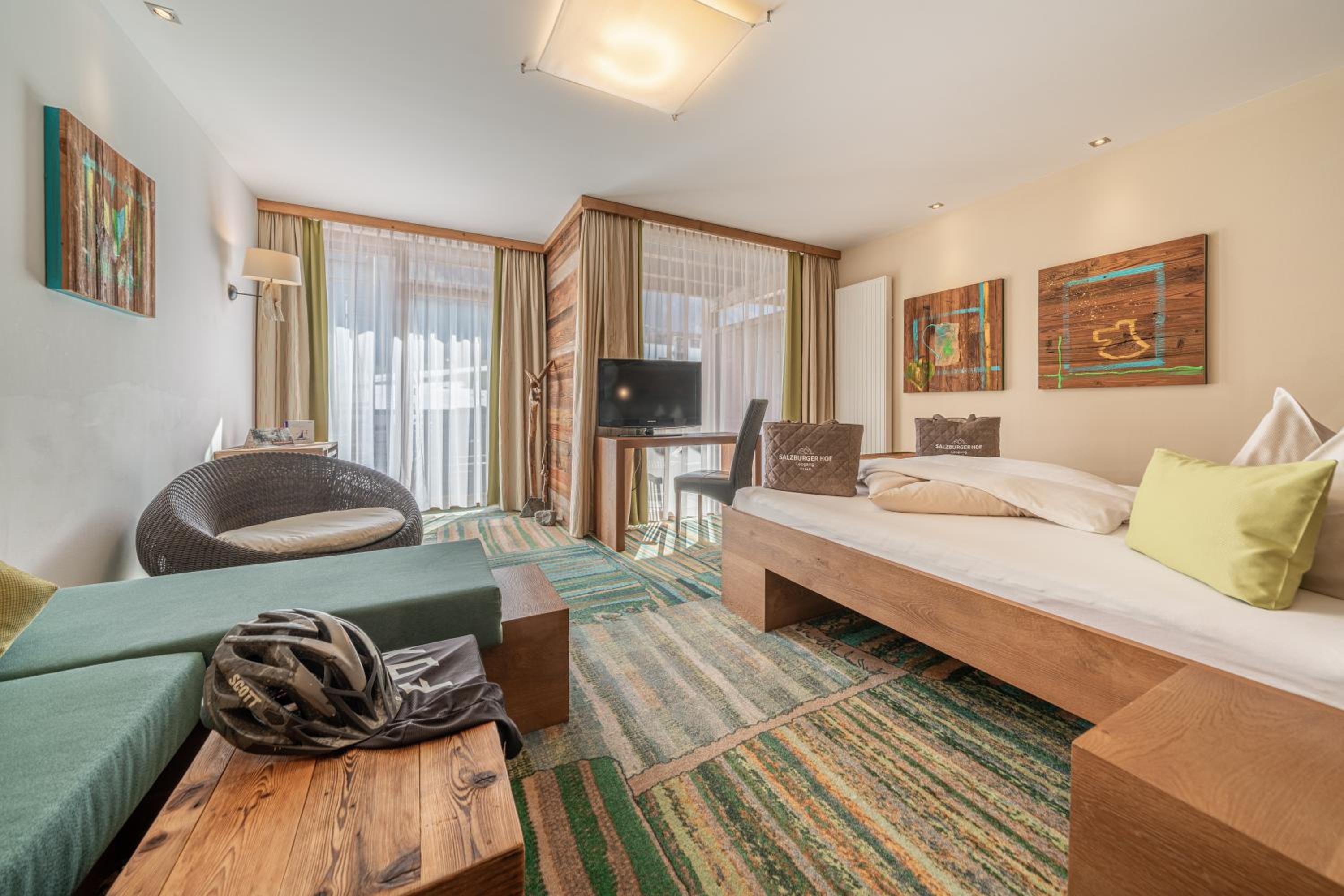 Deluxe Double Room with Balcony photo 3