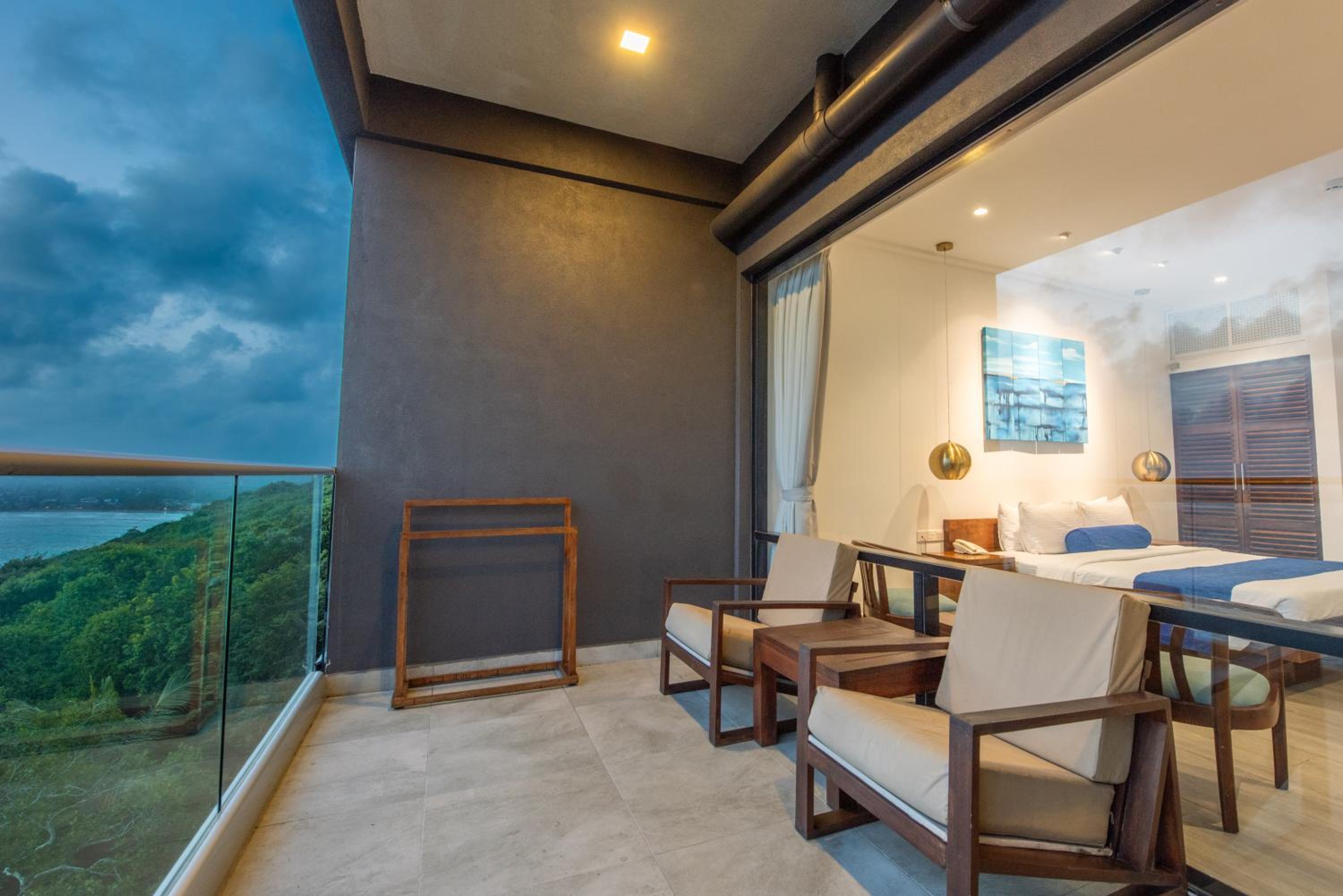 Deluxe Double or Twin Room with Sea View - Photo 19