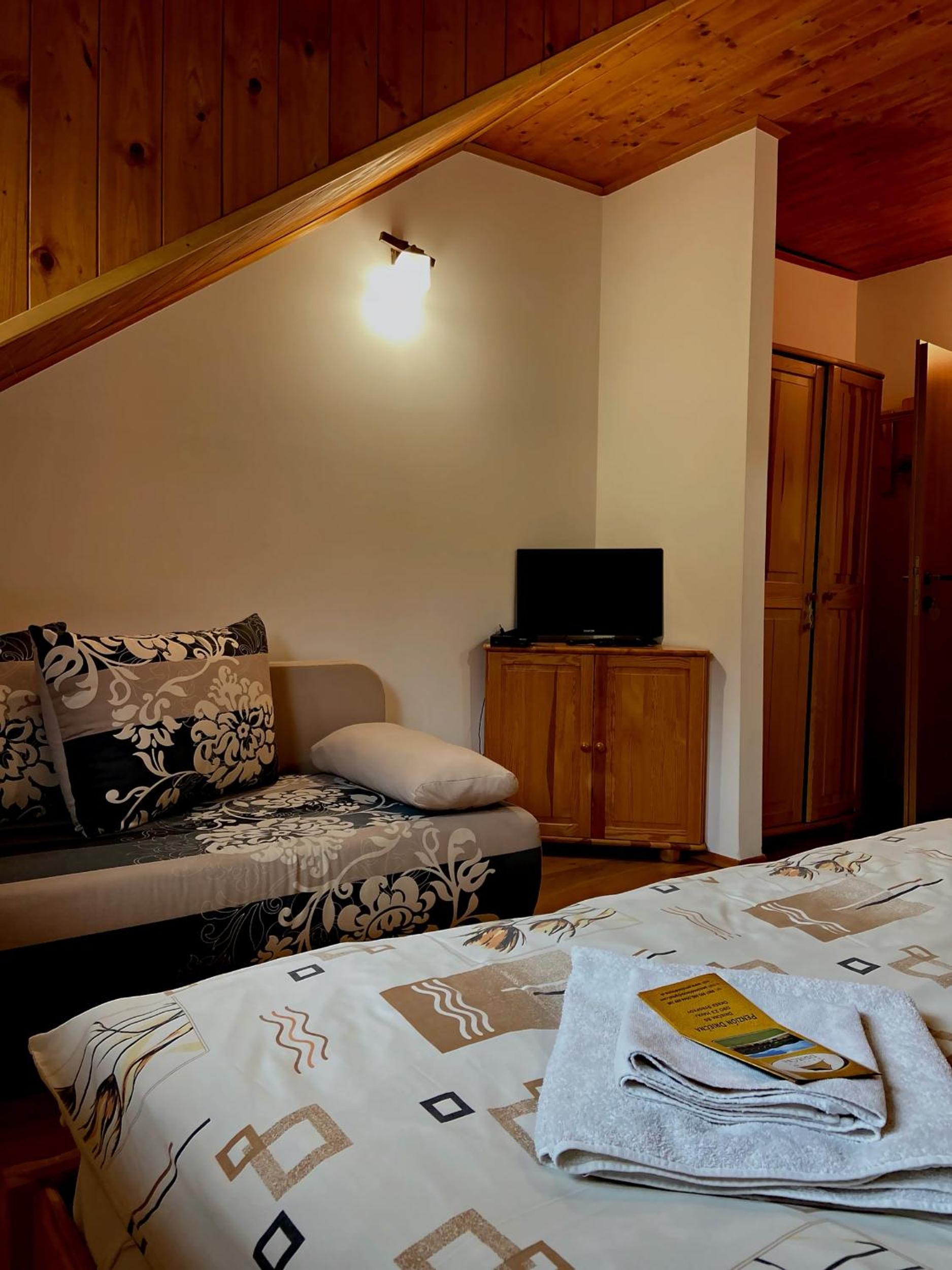 Standard Double Room with Extra Bed - Photo 4
