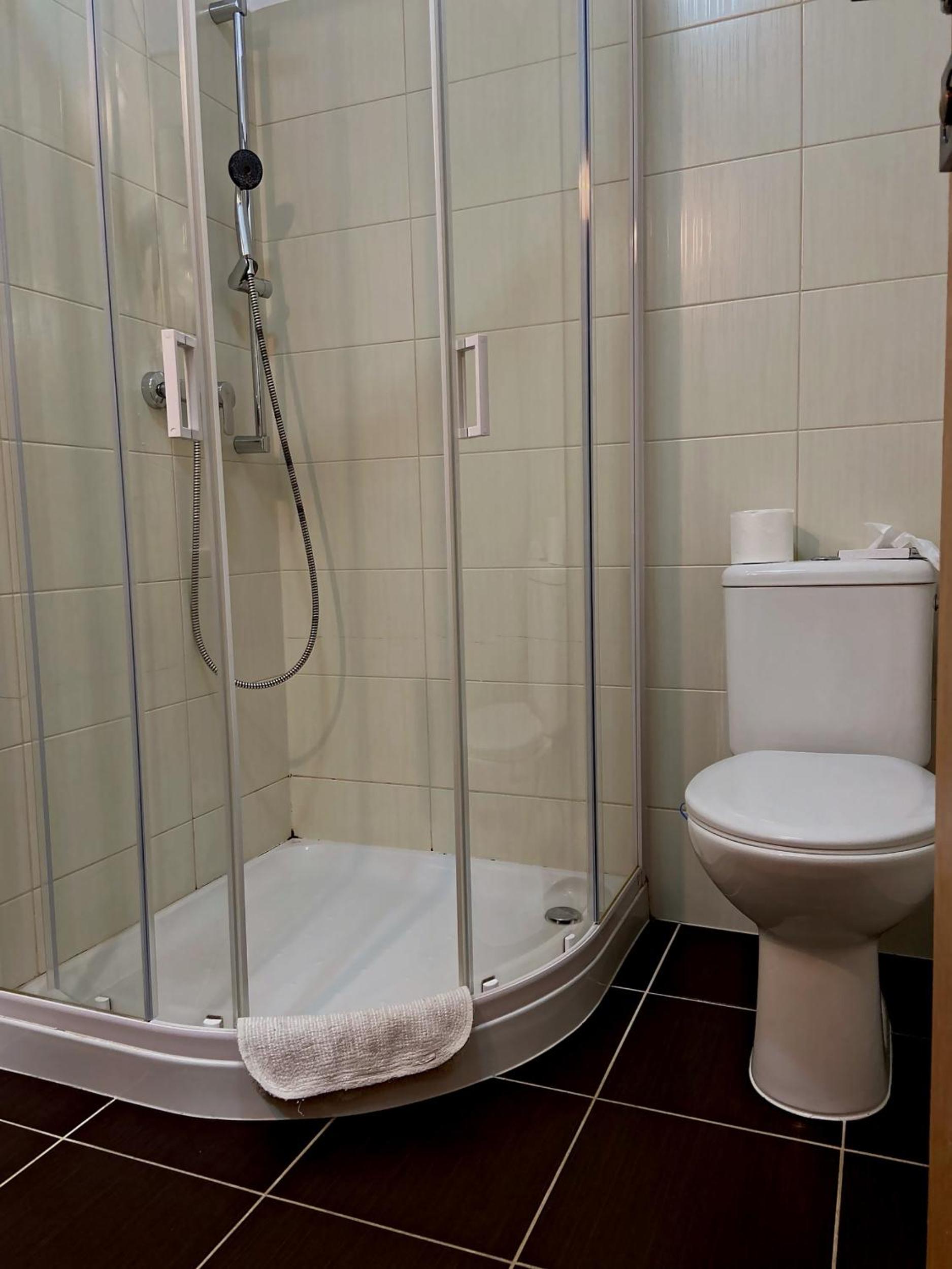 Standard Double Room with Extra Bed - Photo 3