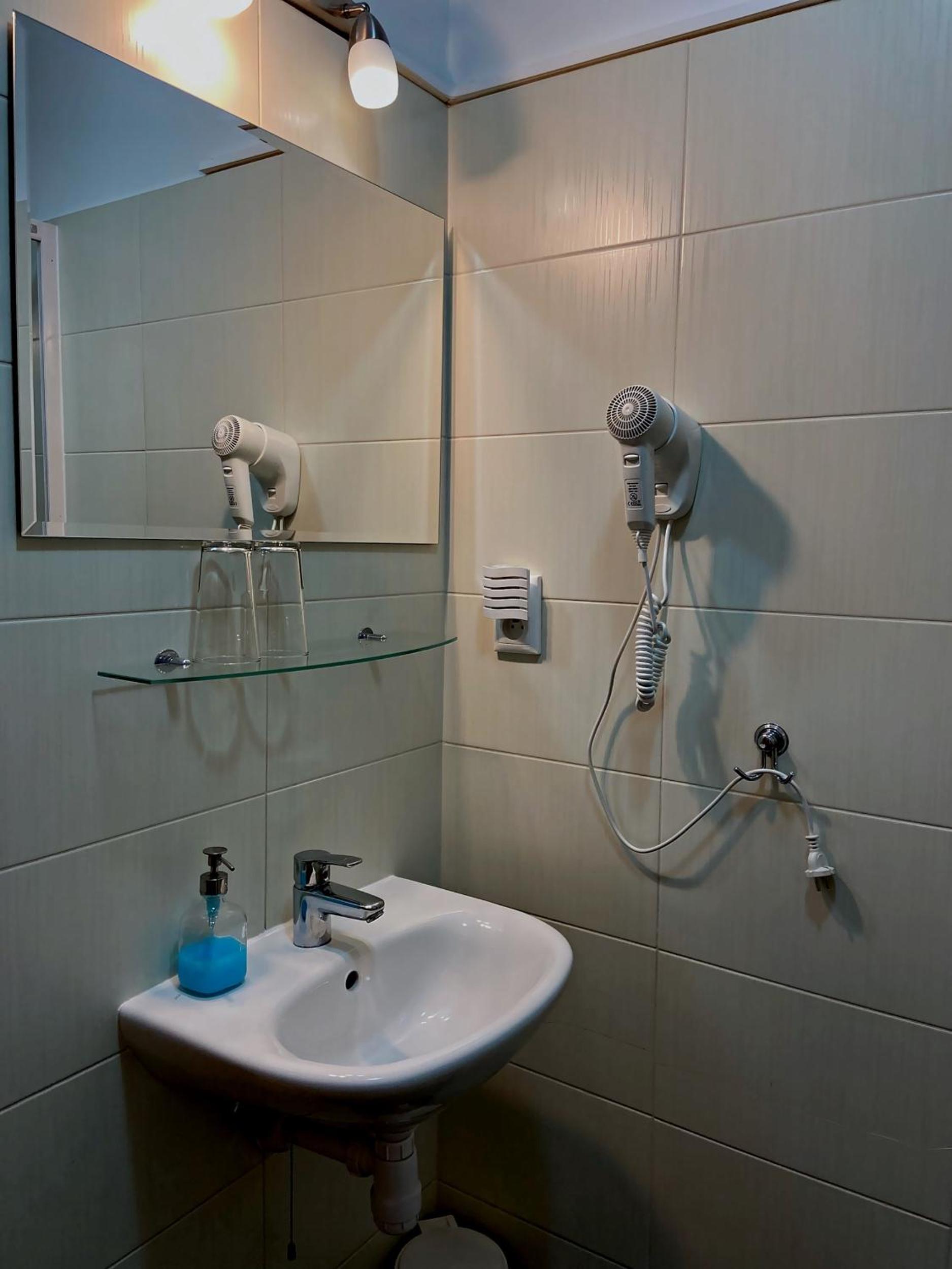 Standard Double Room with Extra Bed - Photo 2