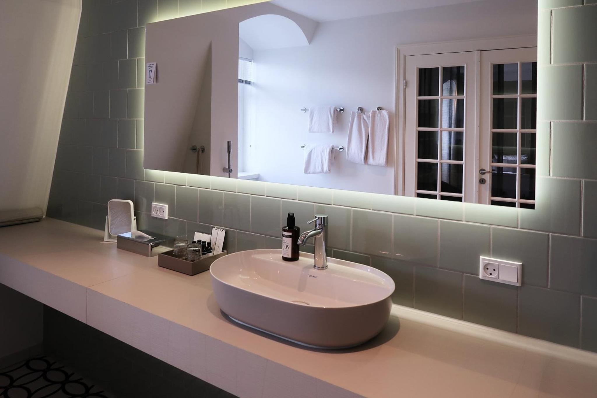 Q Junior Suite - Photo 9