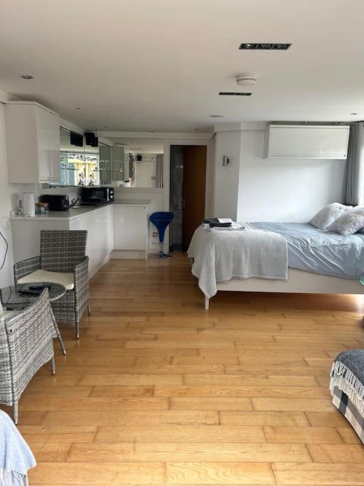One-Bedroom House photo 1