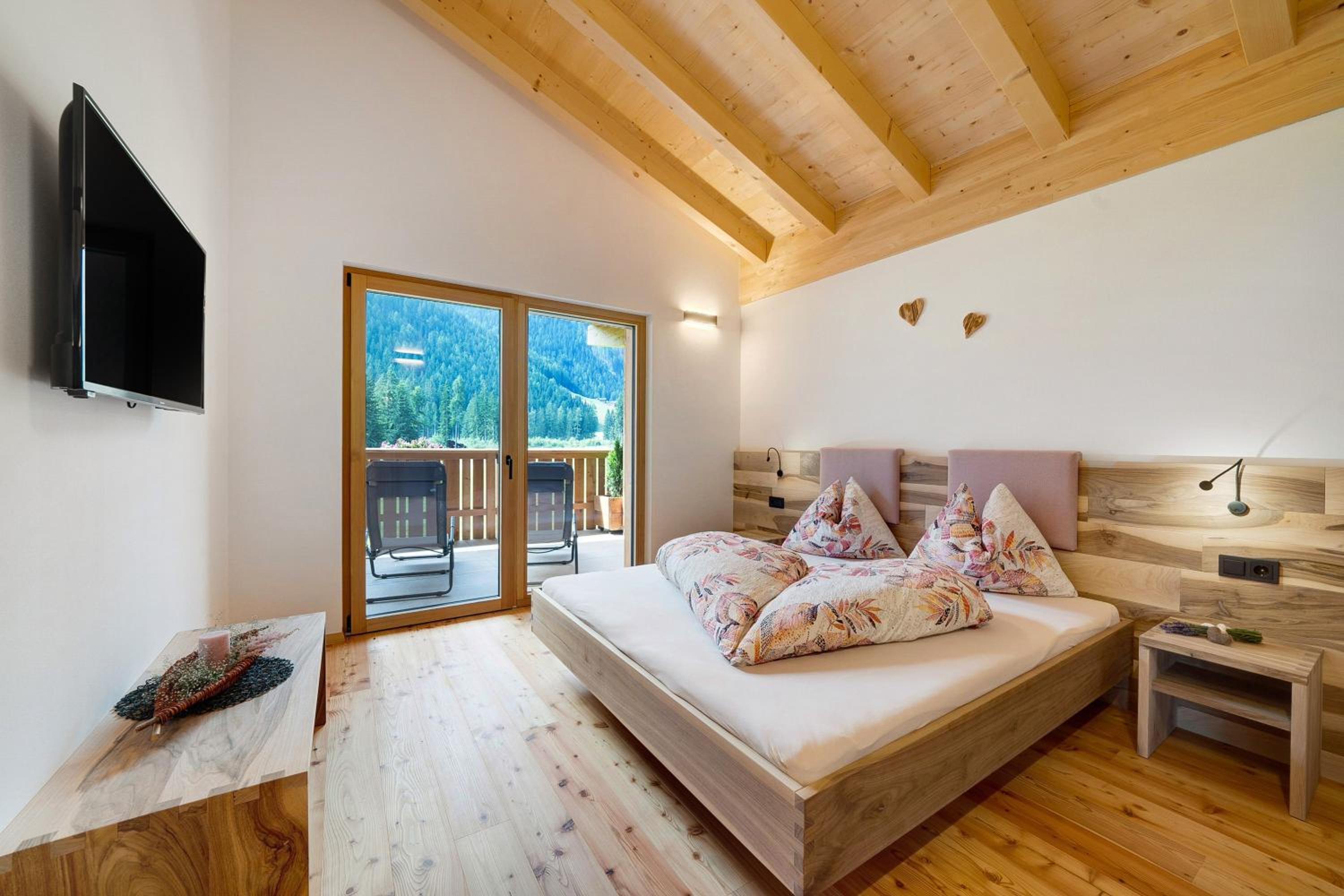 Two-Bedroom Deluxe Apartment with Garden View