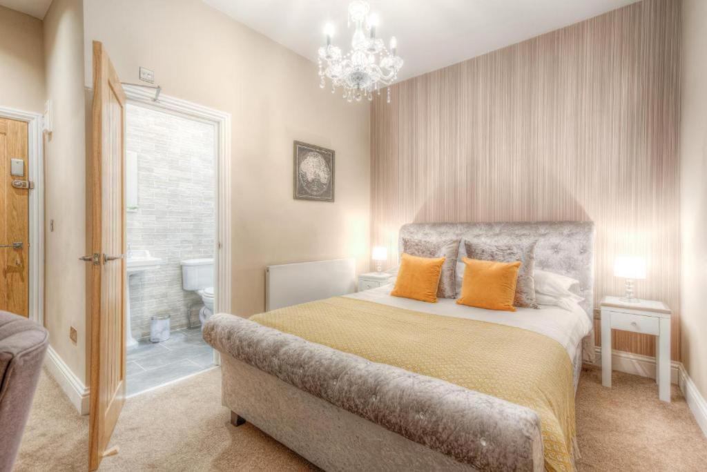 Deluxe King Room - Photo 5