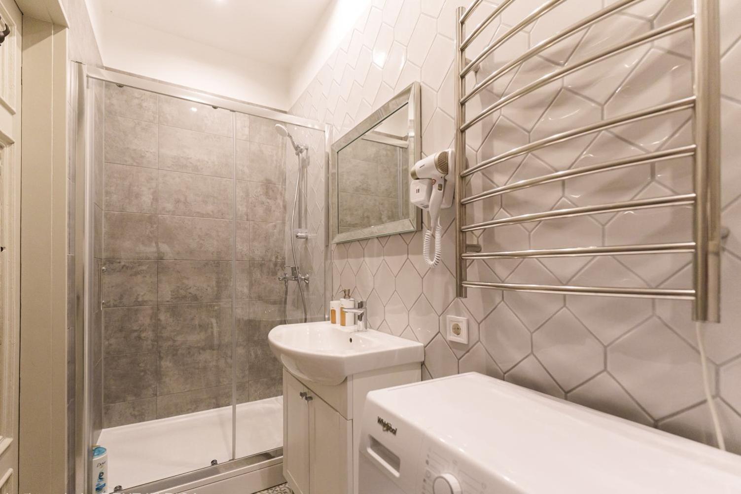 One-Bedroom Apartment - Photo 22