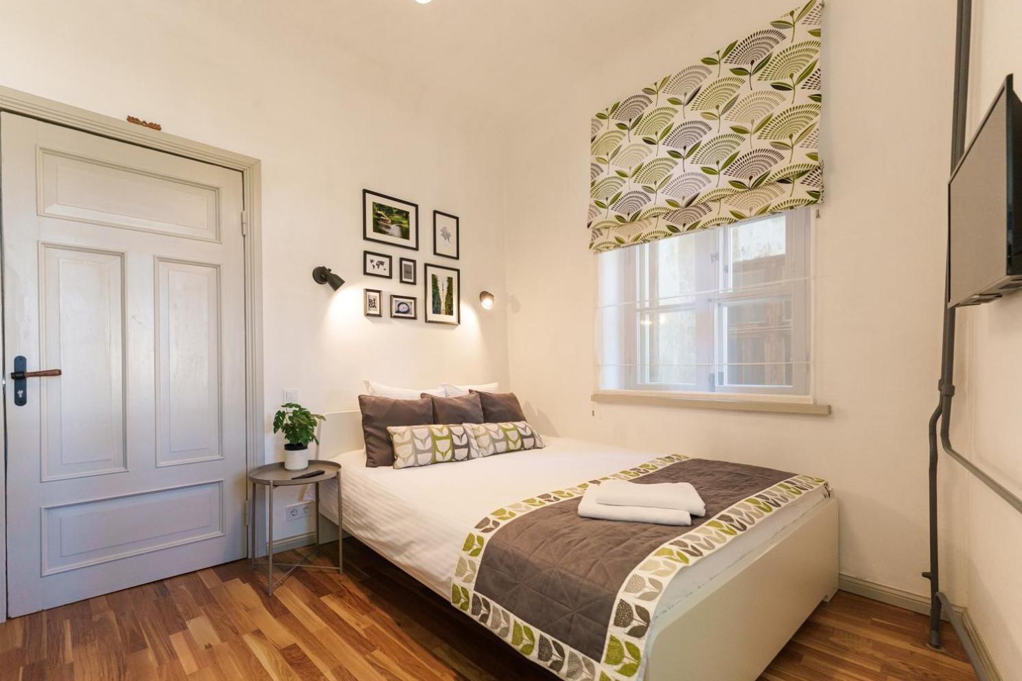 One-Bedroom Apartment - Photo 1
