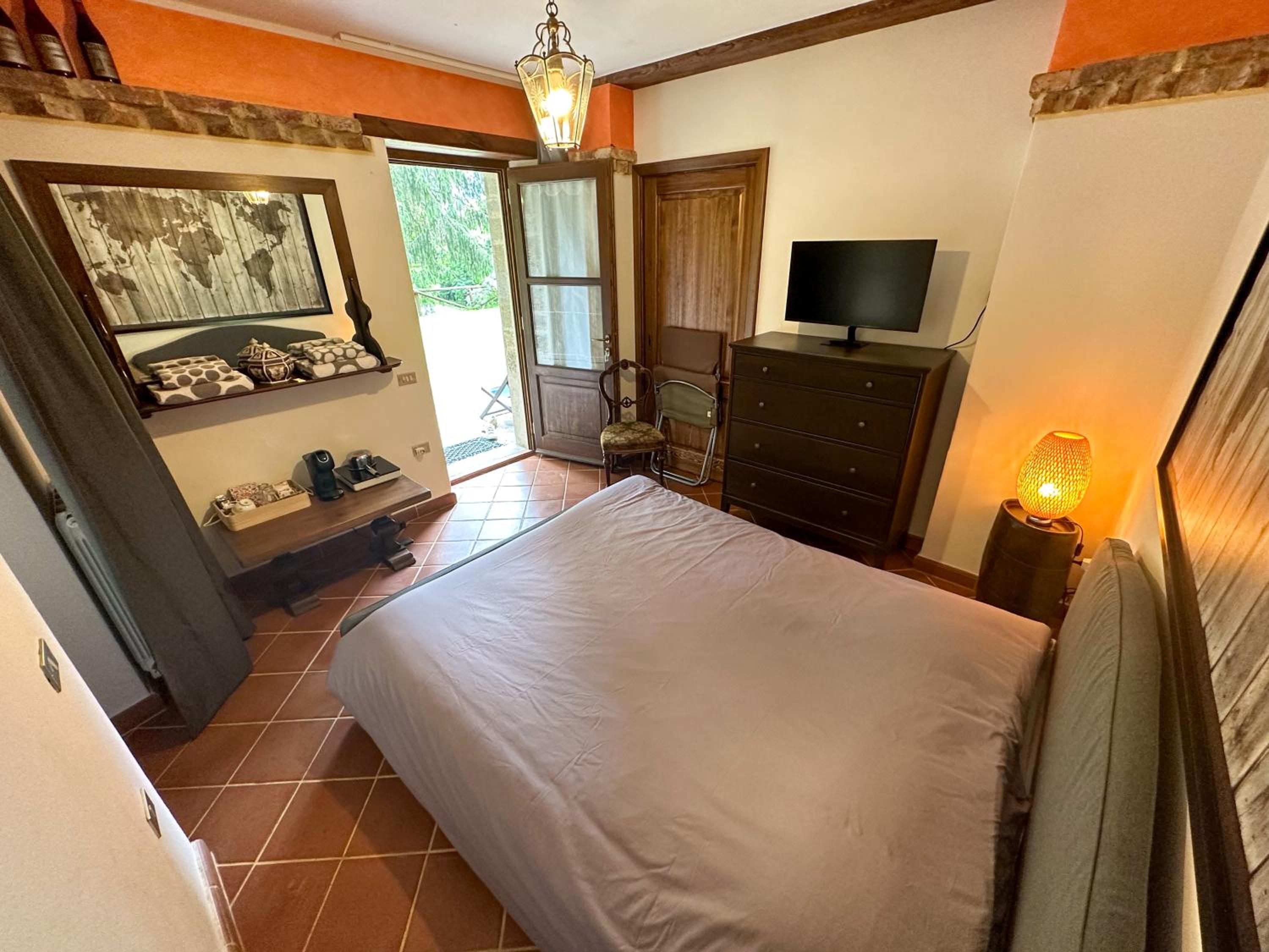 Double Room with Patio - Photo 11