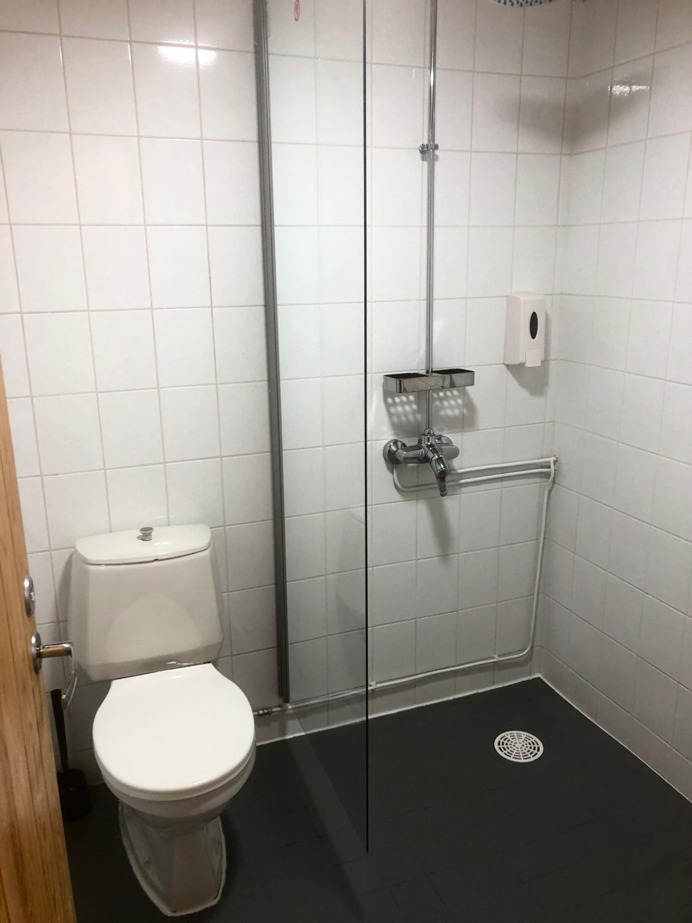 Double or Twin Room with Lake View - Photo 4