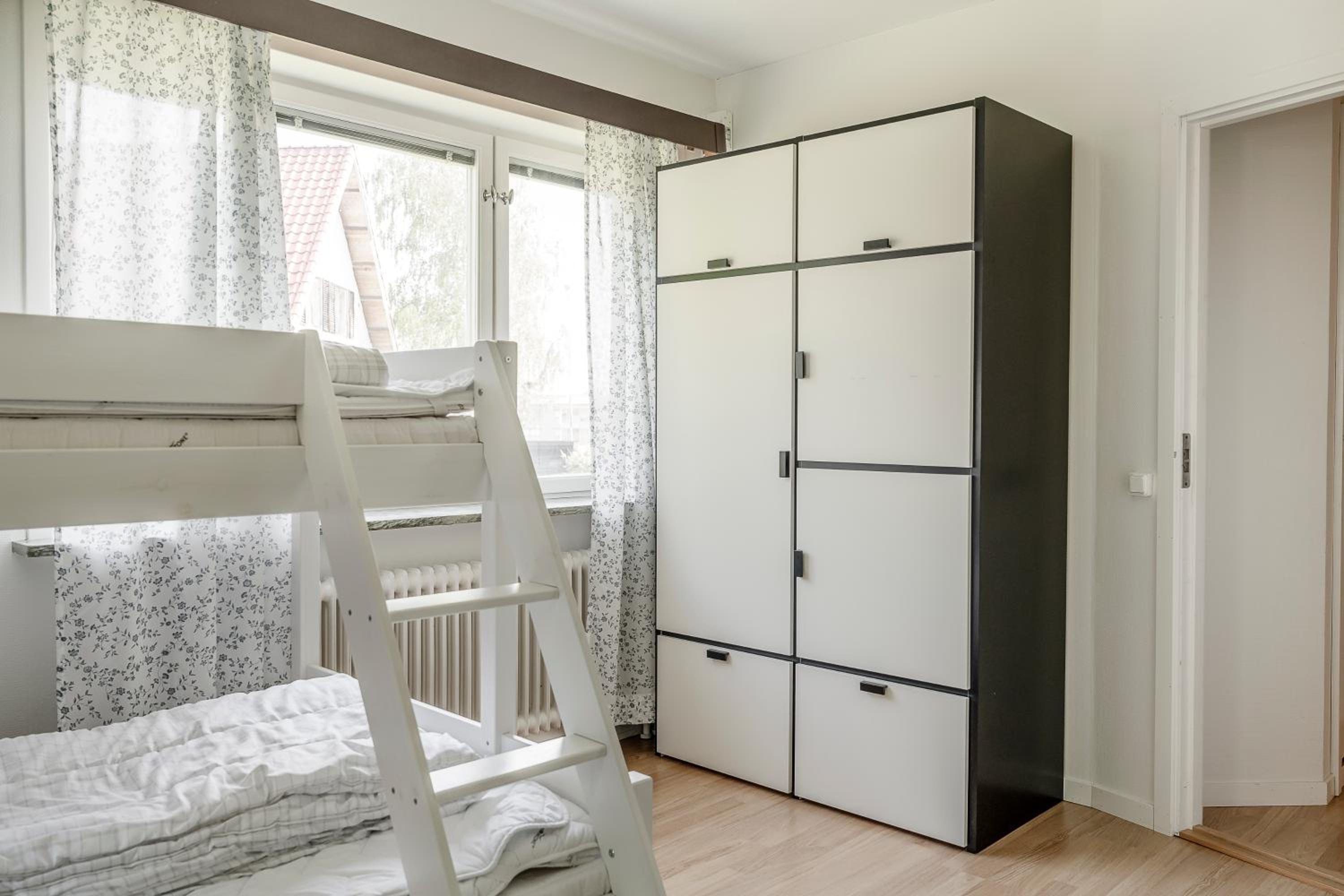Twin Room - Photo 2