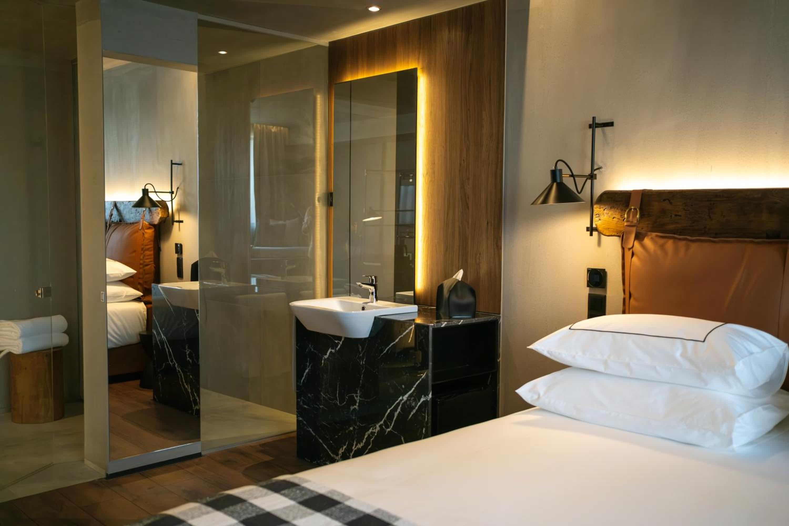 Double or Twin Room with Pool View - Photo 1