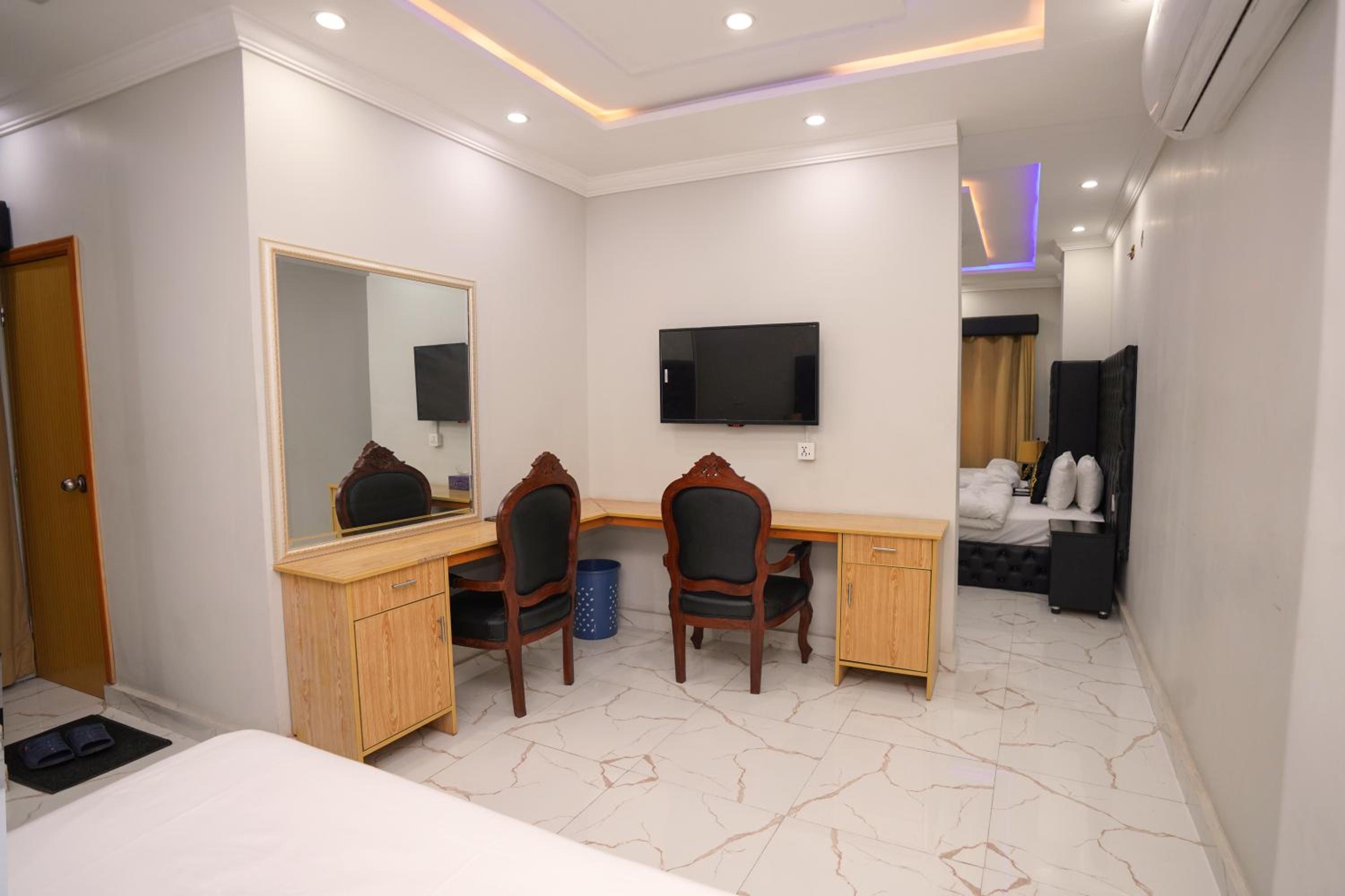 Deluxe Family Suite