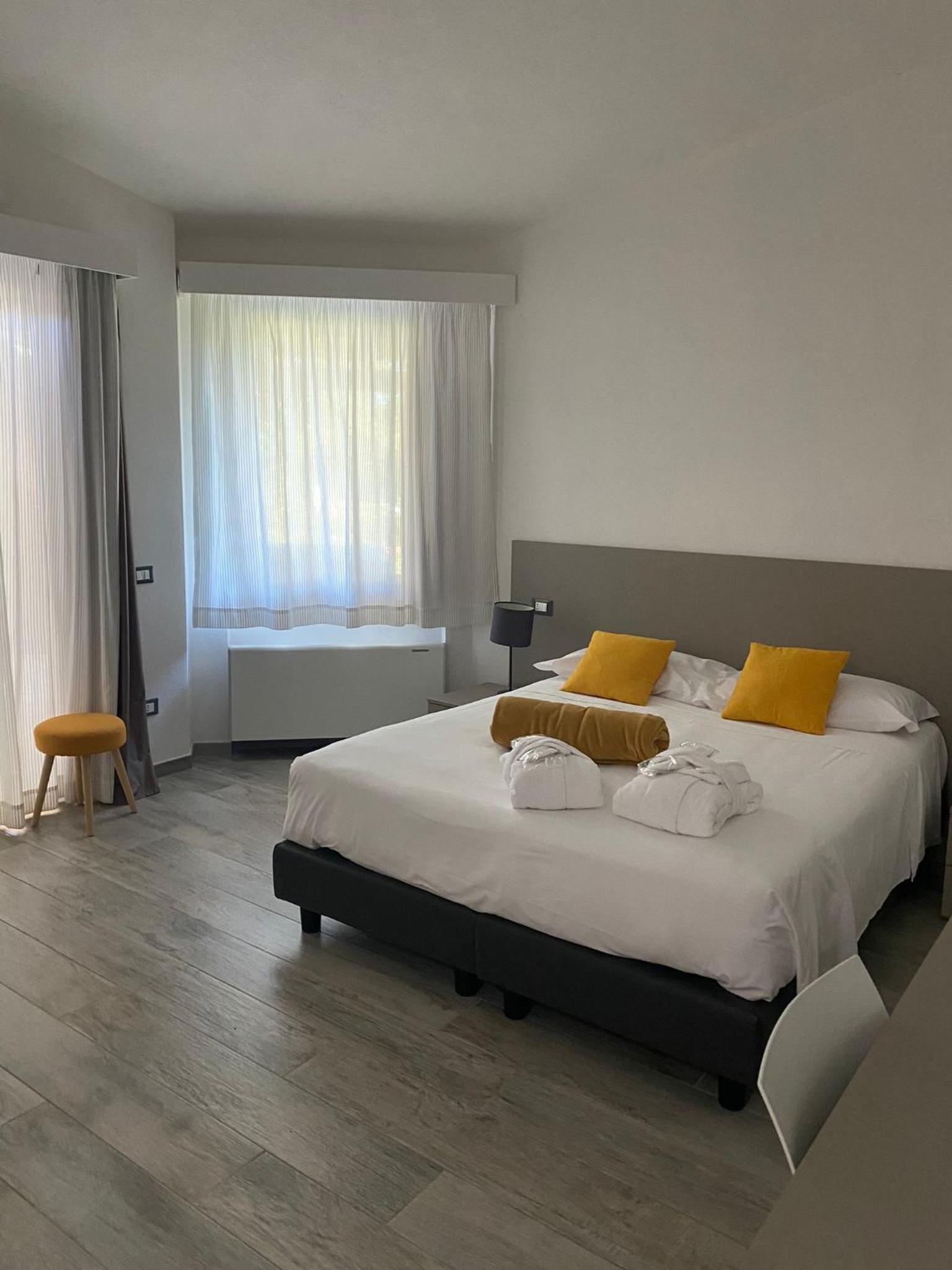 Deluxe Double or Twin Room with Garden View