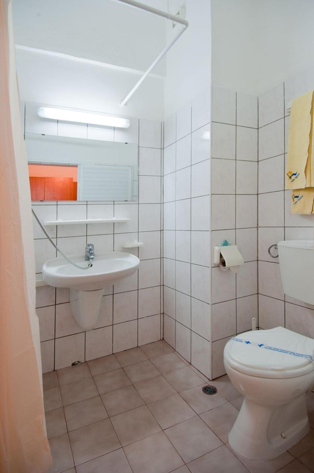 Double or Twin Room with Balcony - Photo 2