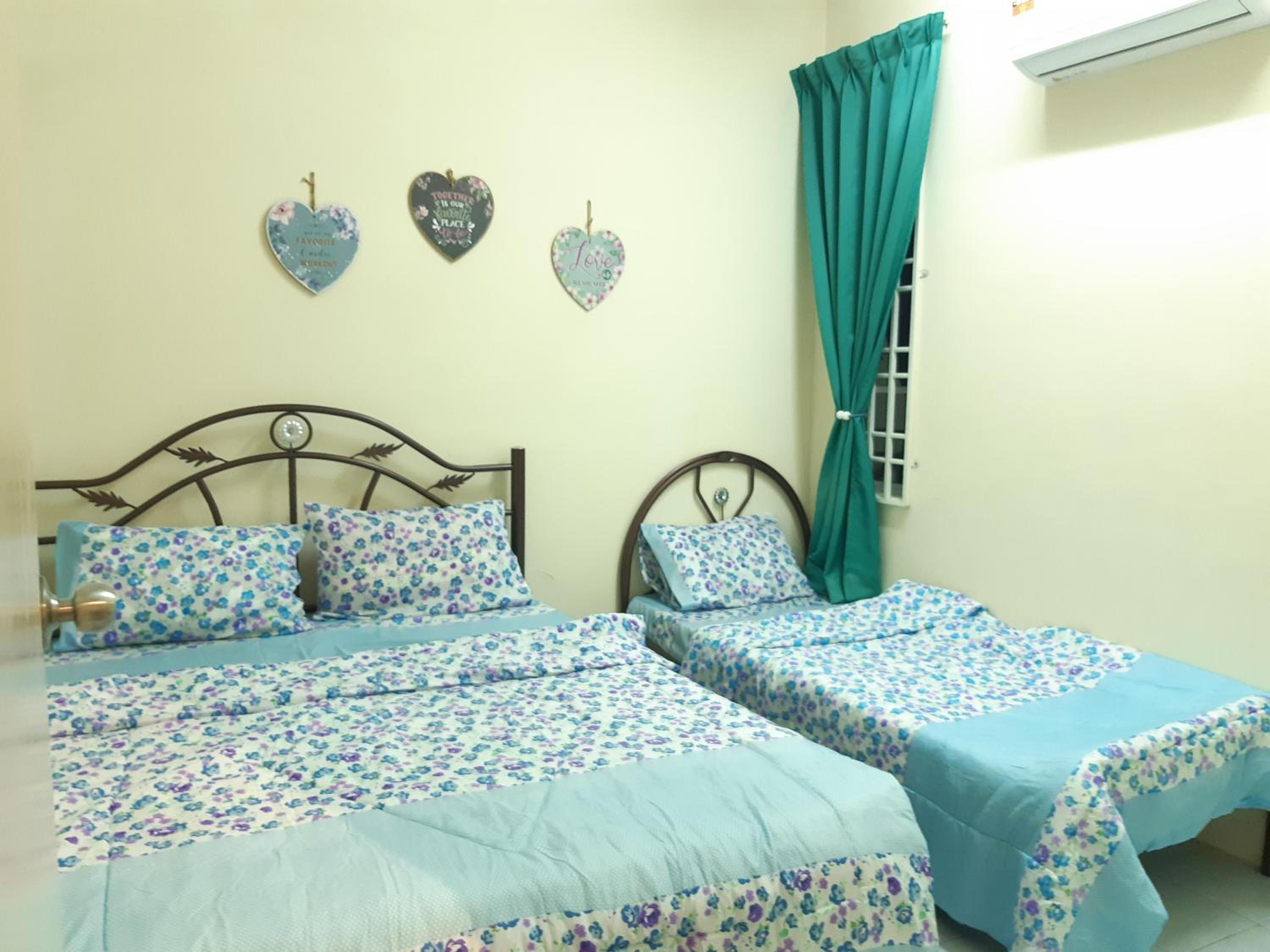 Three-Bedroom House photo 2