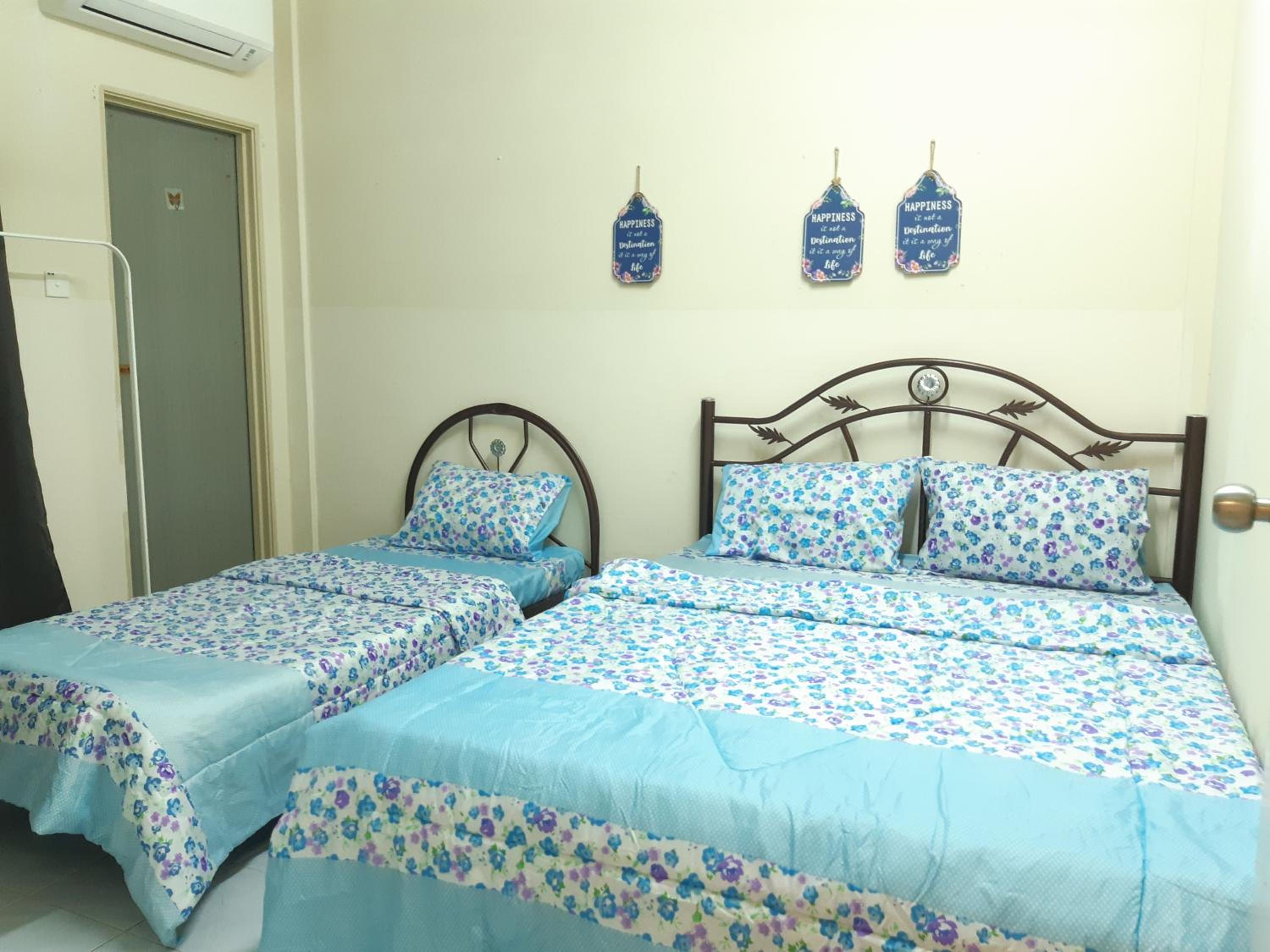 Three-Bedroom House photo 3