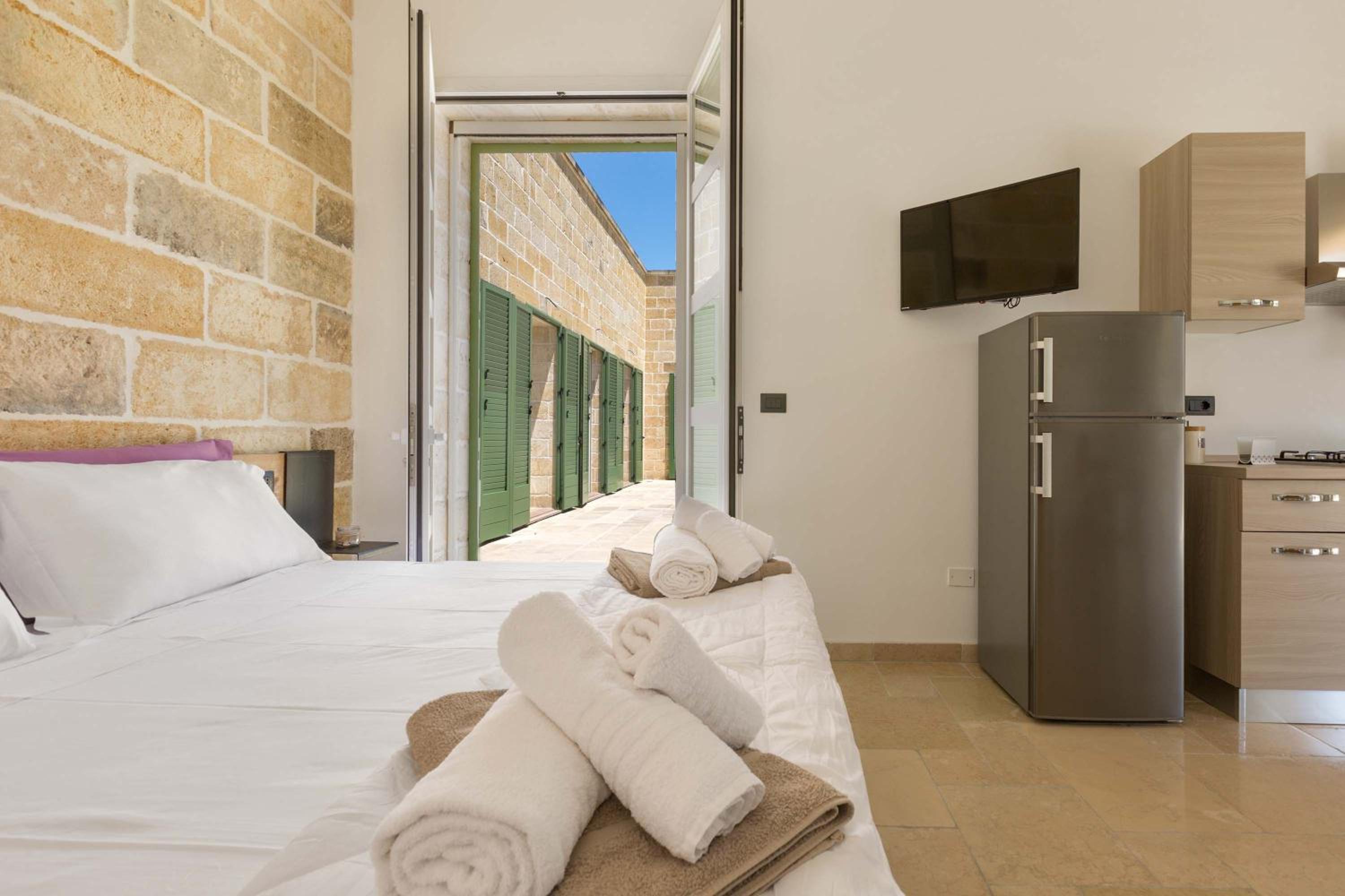 Large Double Room photo 2