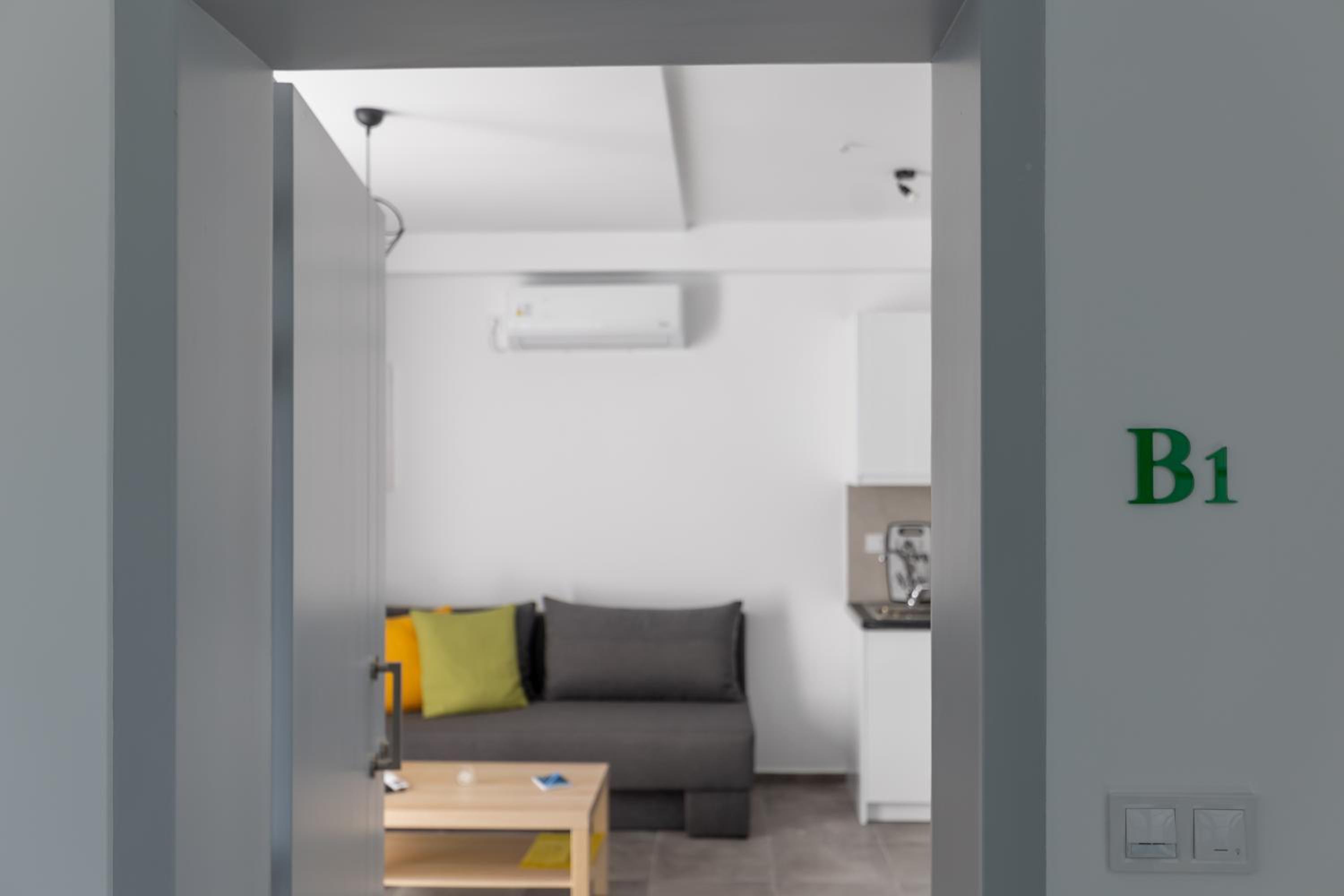 One-Bedroom Apartment photo 1