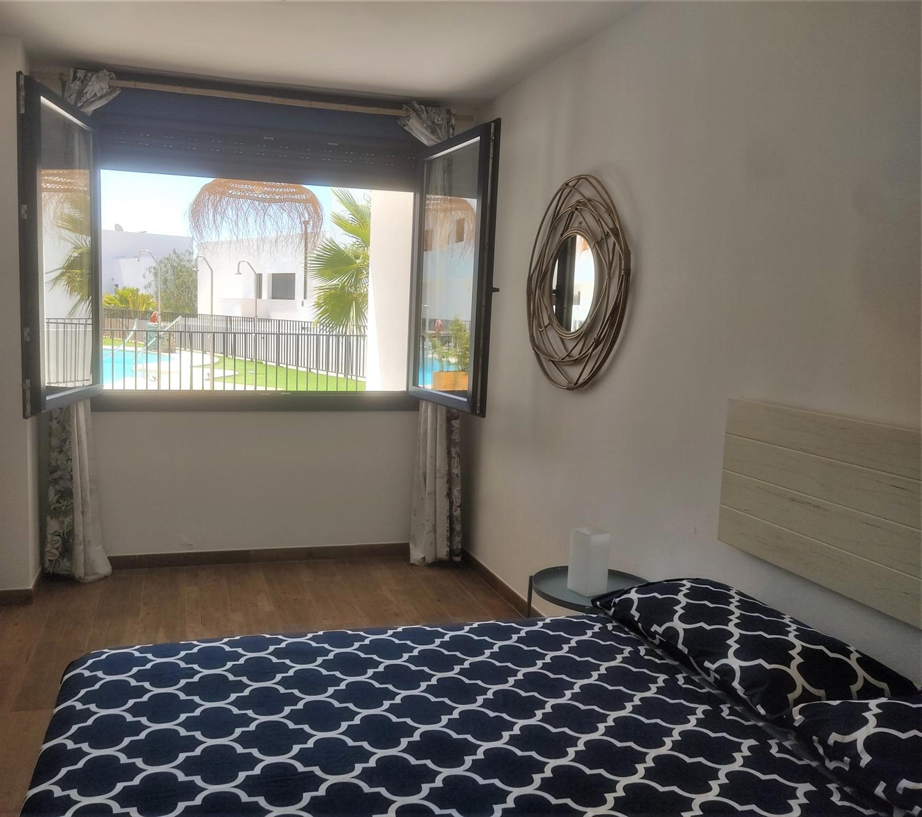 Apartamento con vista a la piscina