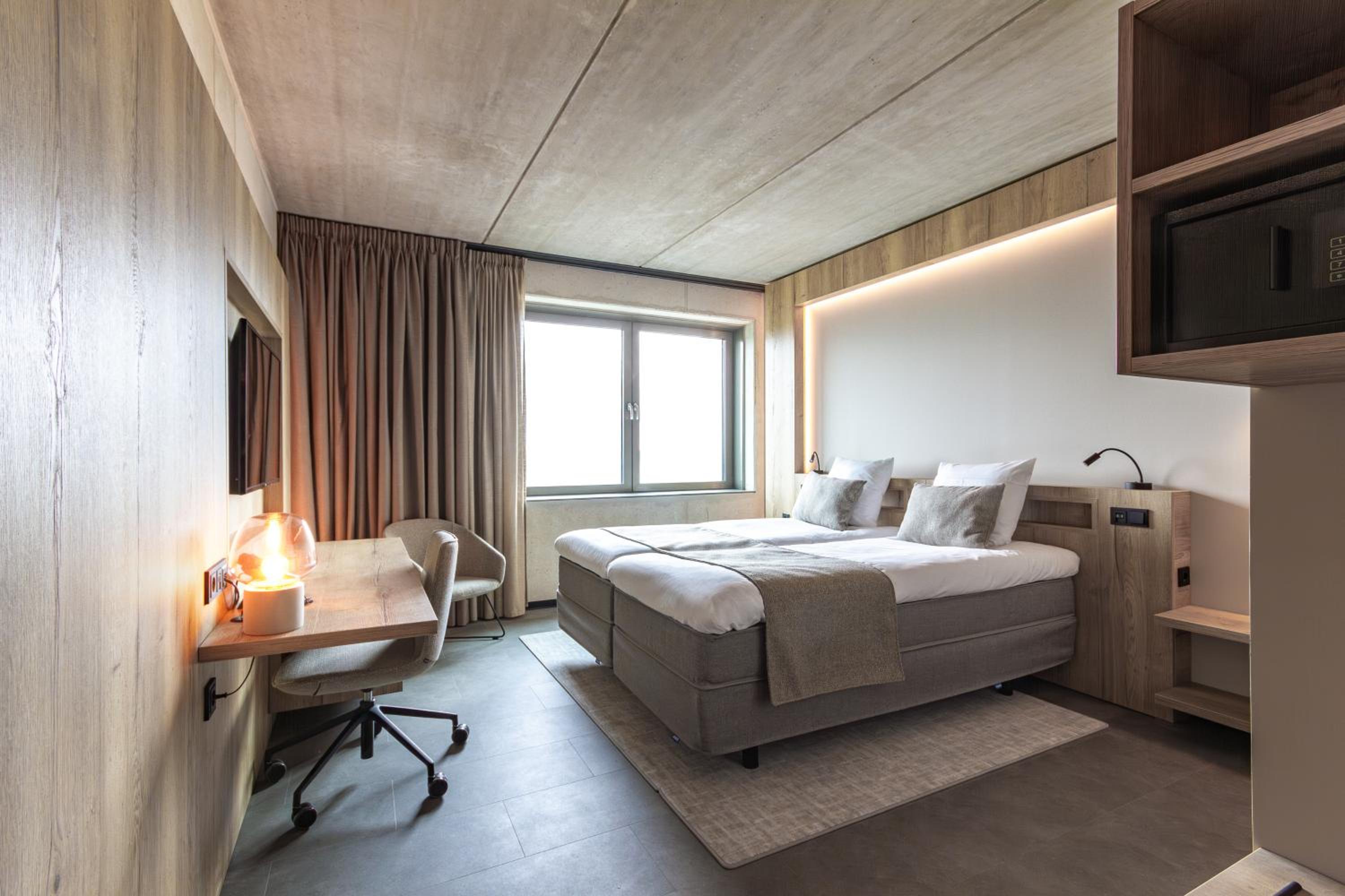 Deluxe Room - Photo 9