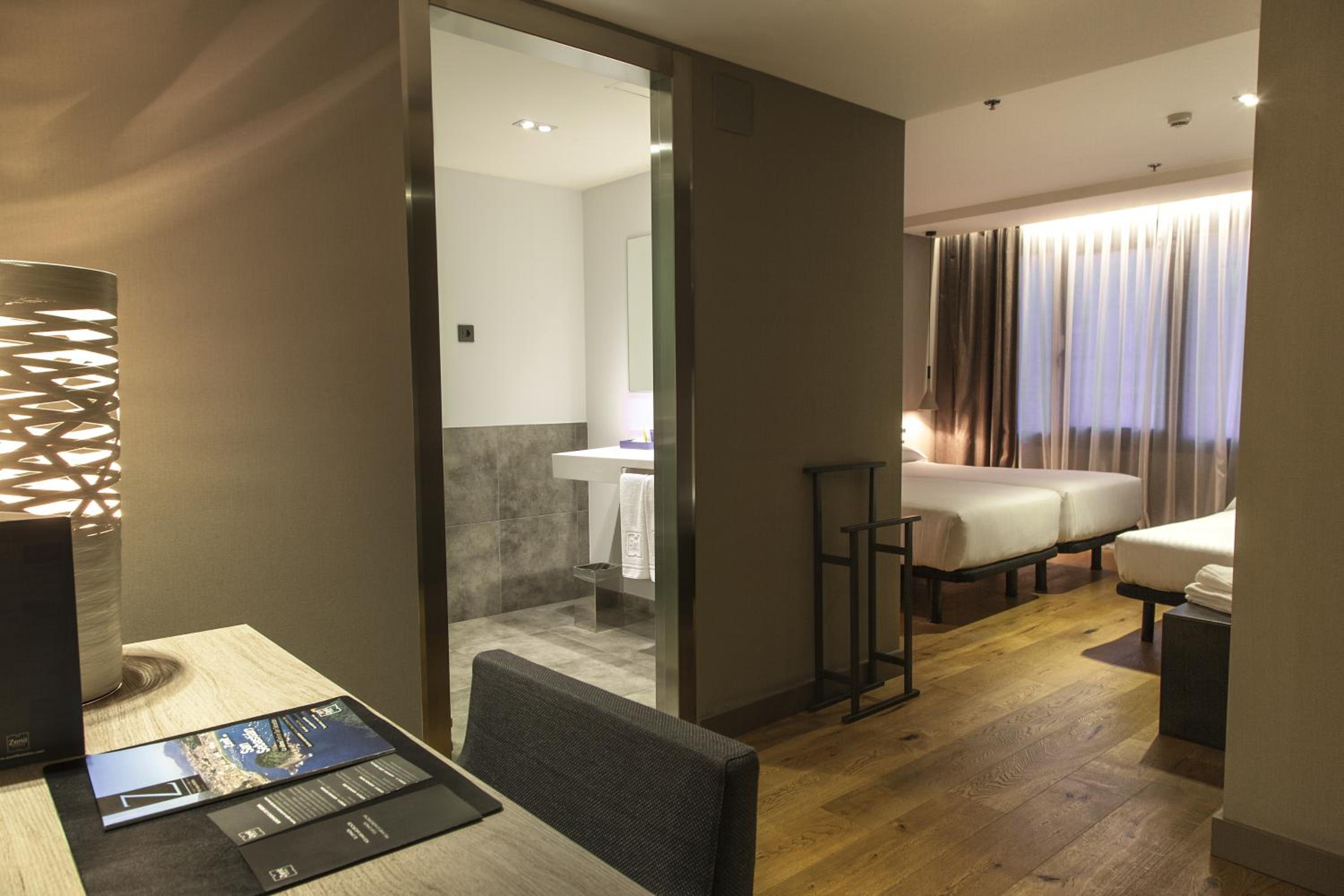 Double Room with Extra Bed - Photo 1