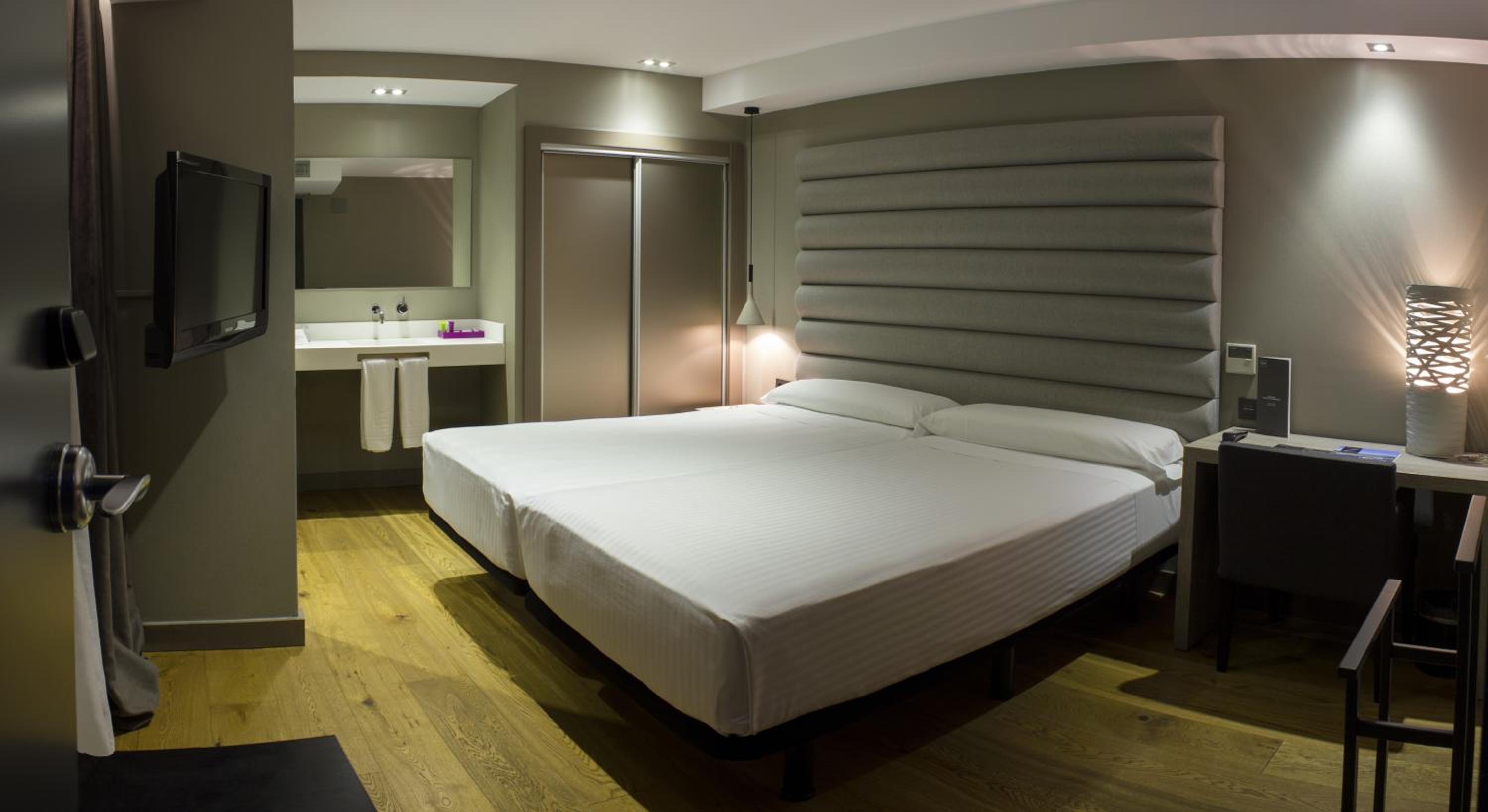 Double or Twin Room - Photo 3