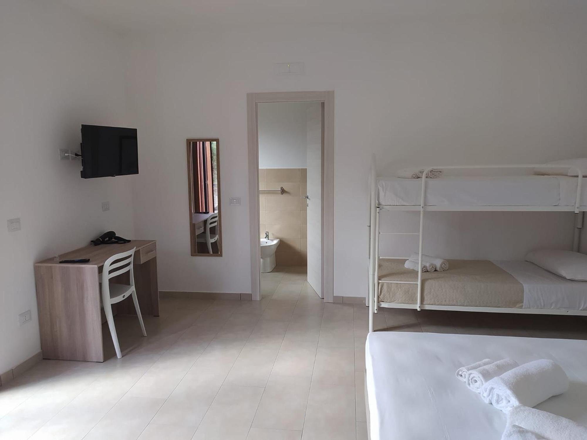 Standard Quadruple Room - Photo 3