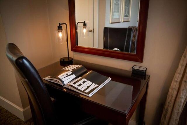 Deluxe King Room photo 2