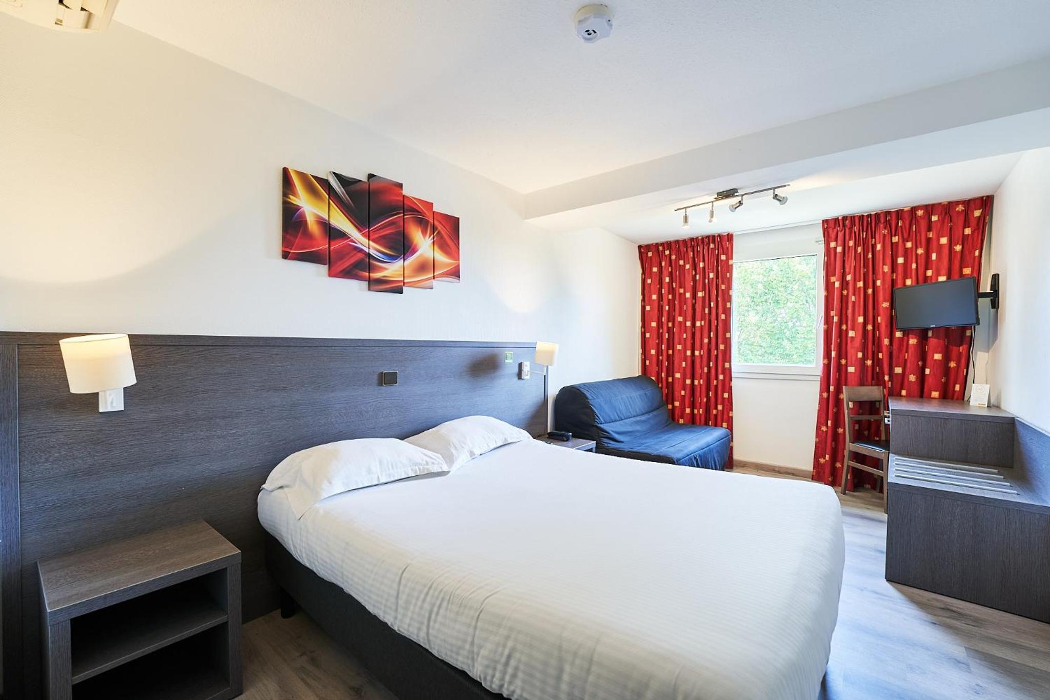 Quadruple Room with 1 Double Bed and 1 sofa bed photo 3