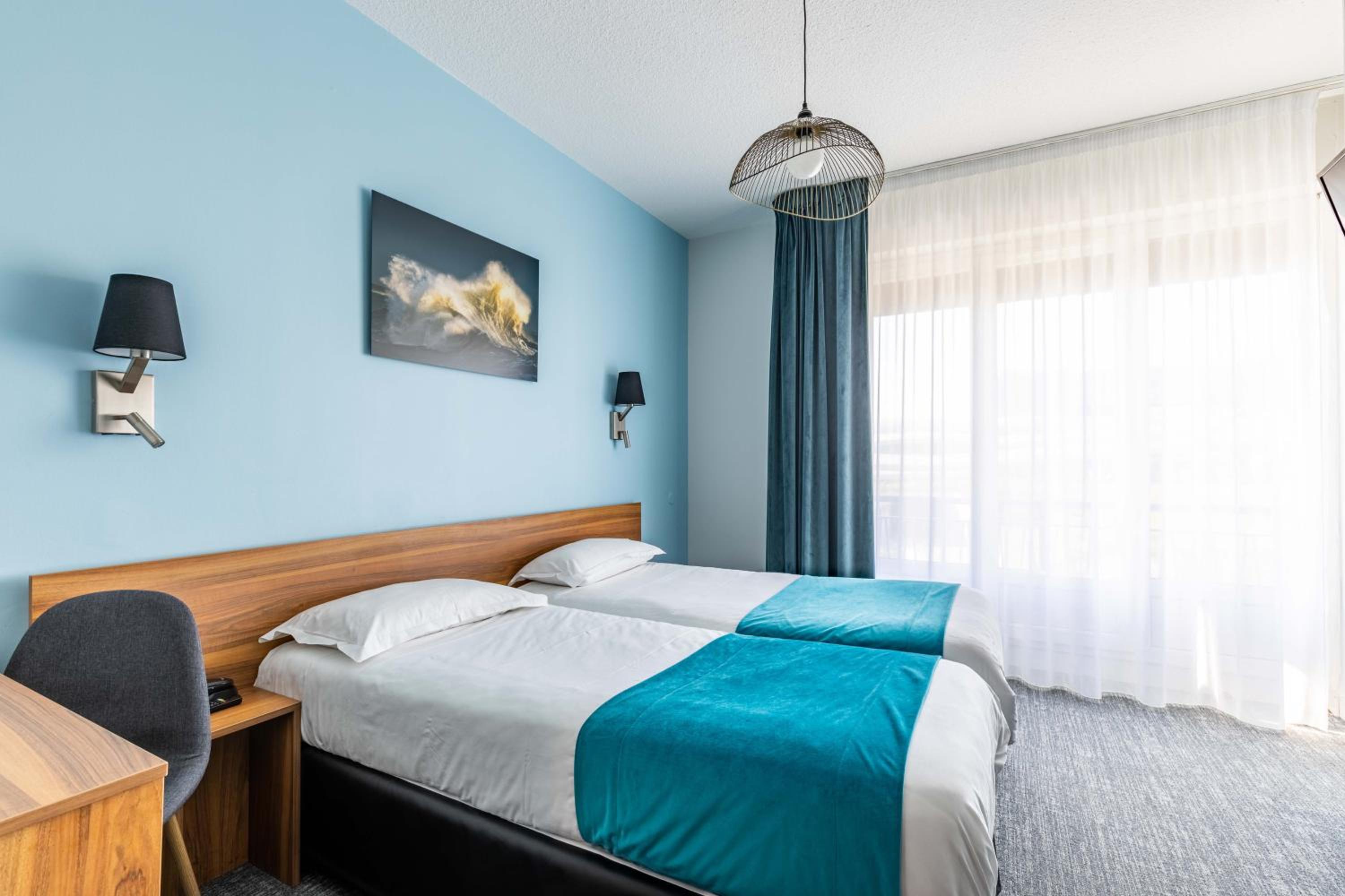 Standard Twin Room - Photo 3