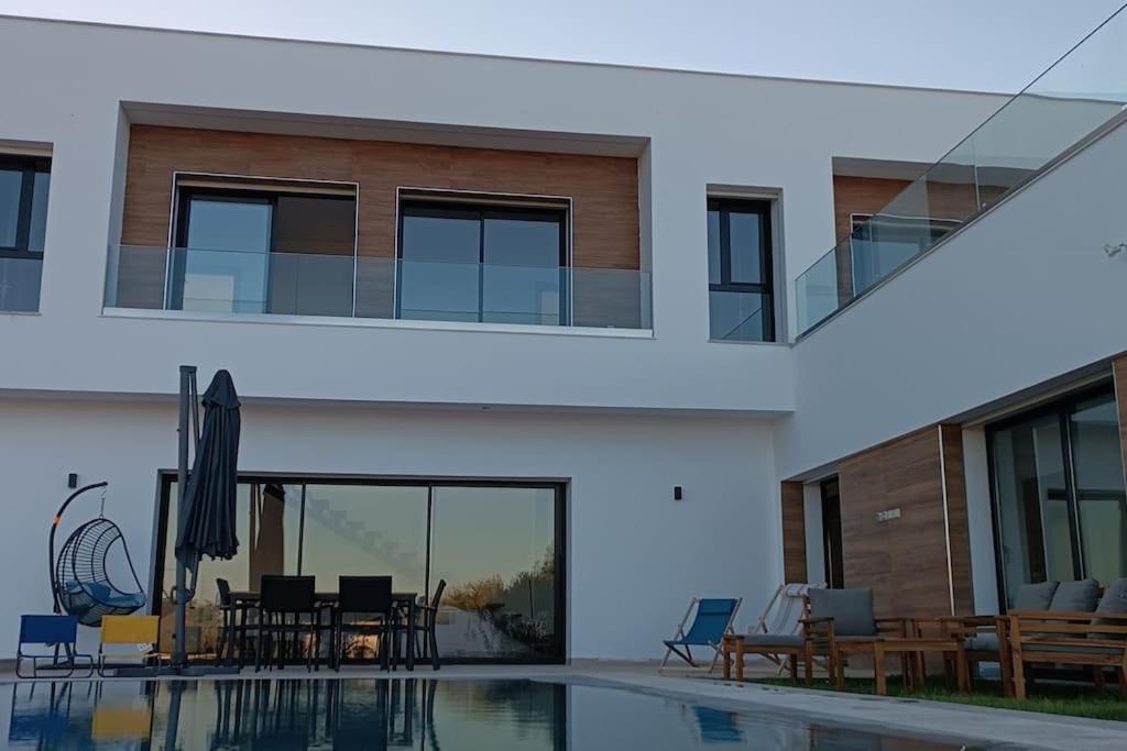 Four-Bedroom House photo 2