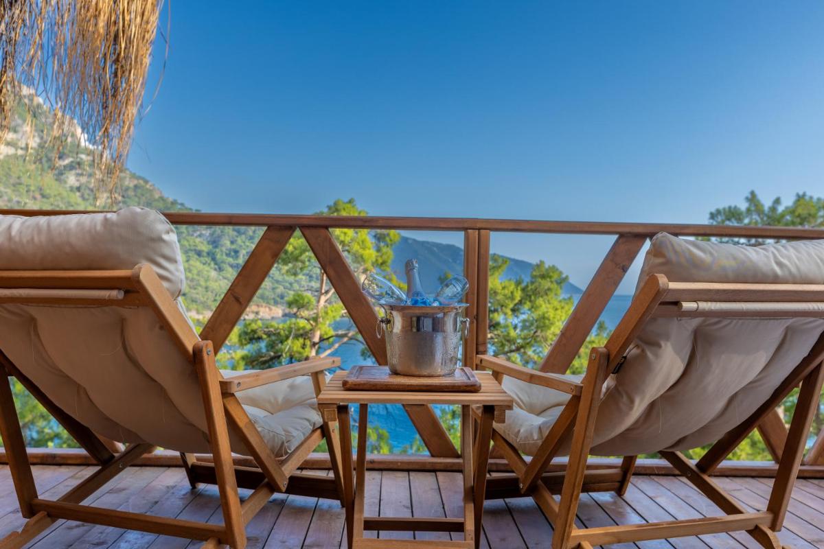 Double Room with Balcony and Sea View - Photo 2