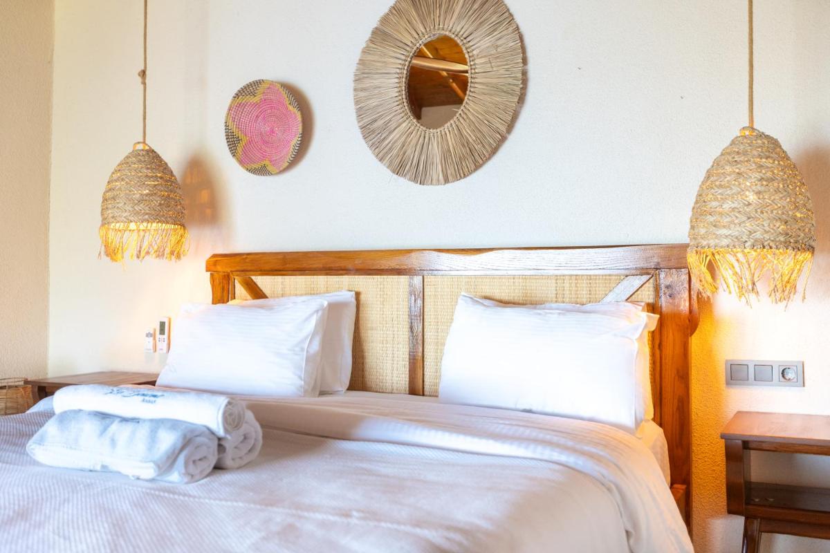 Double Room with Balcony and Sea View - Photo 10