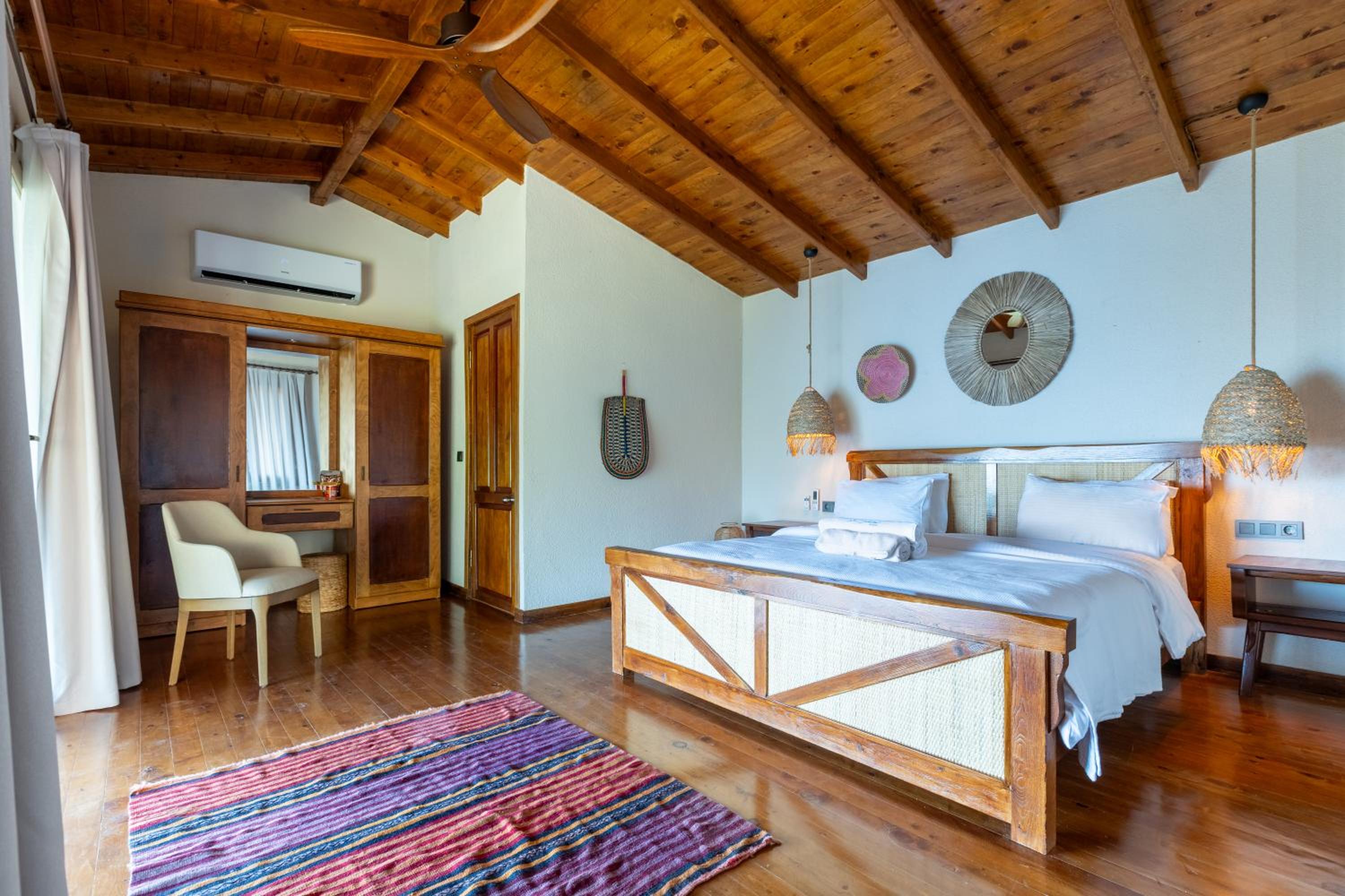 Double Room with Balcony and Sea View - Photo 9