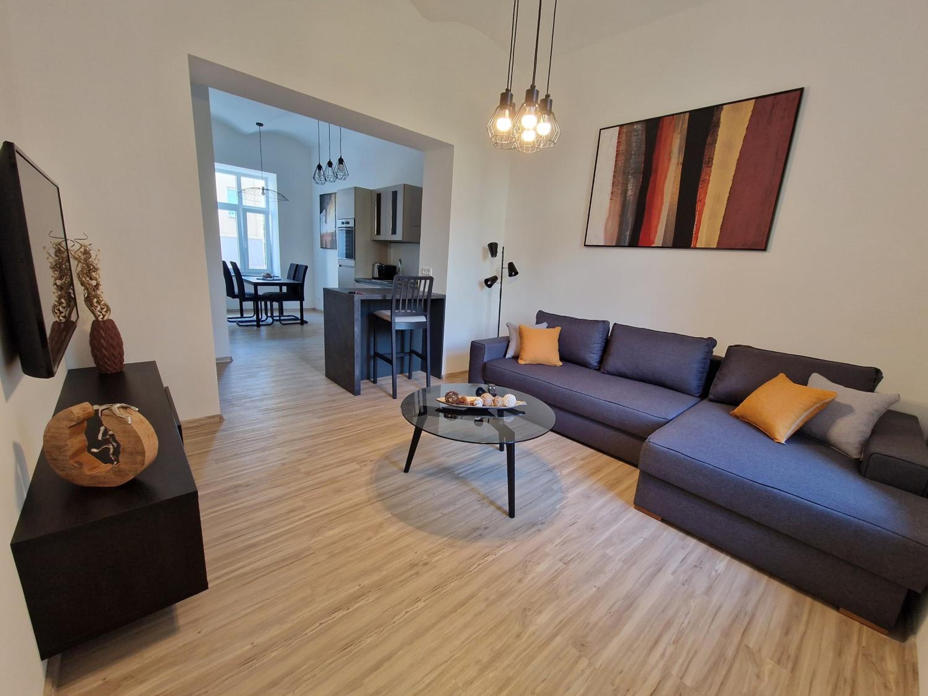 One-Bedroom Apartment photo 1