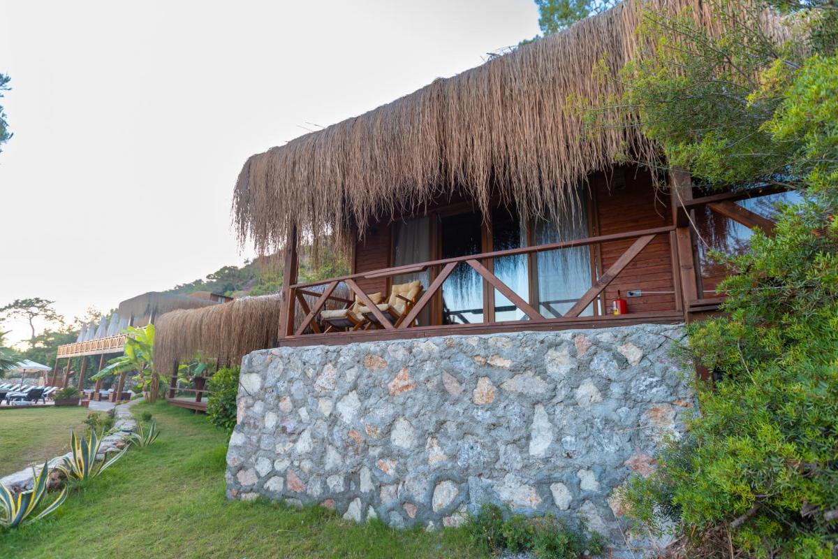 Double Room with Balcony and Sea View - Photo 4