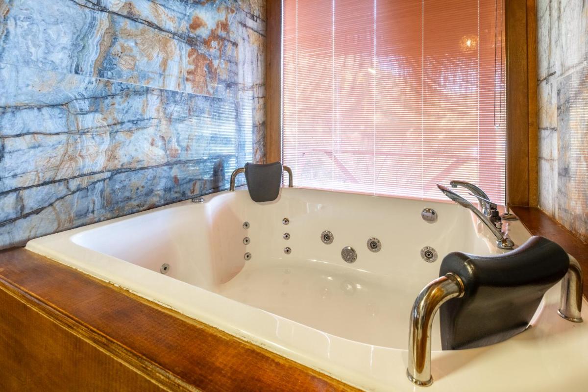 Double Room with Balcony and Sea View - Photo 6