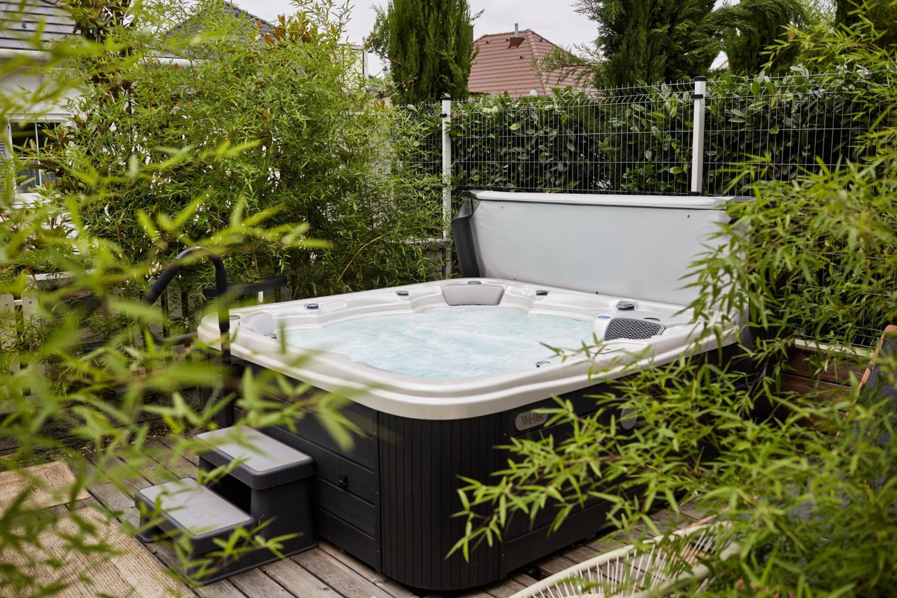 Apartment with Terrace - Photo 17