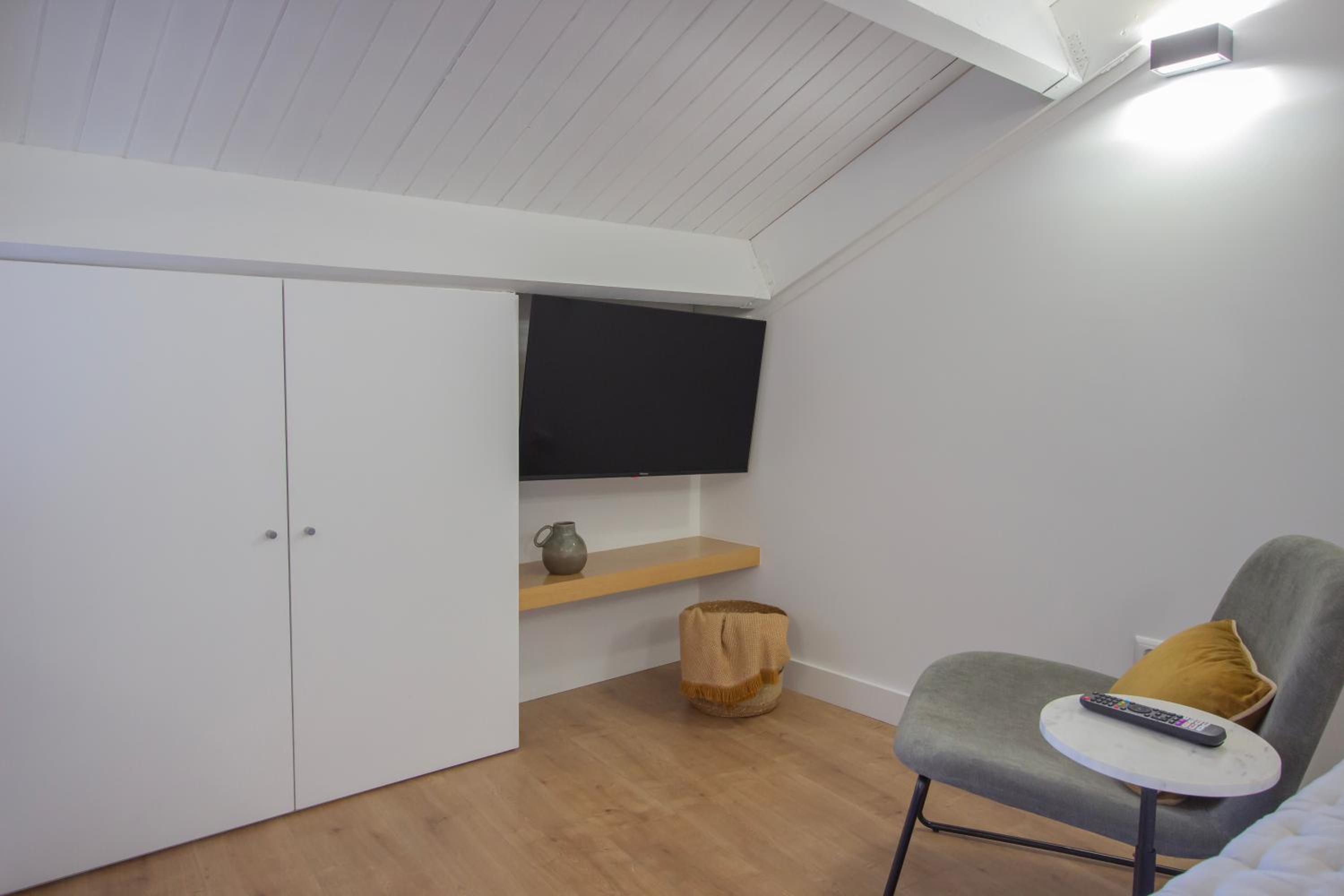 Studio Apartment - Photo 9