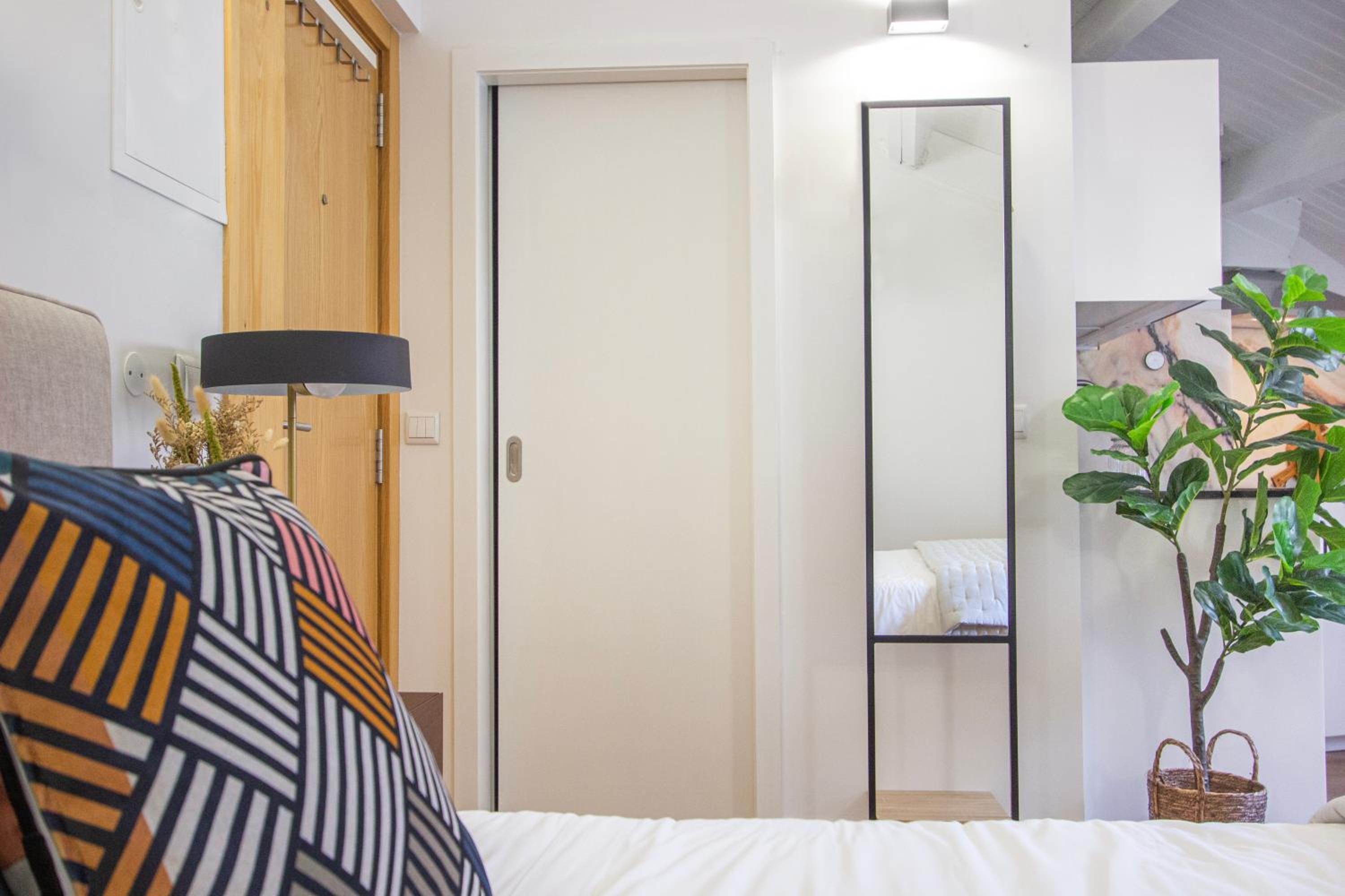 Studio Apartment - Photo 14