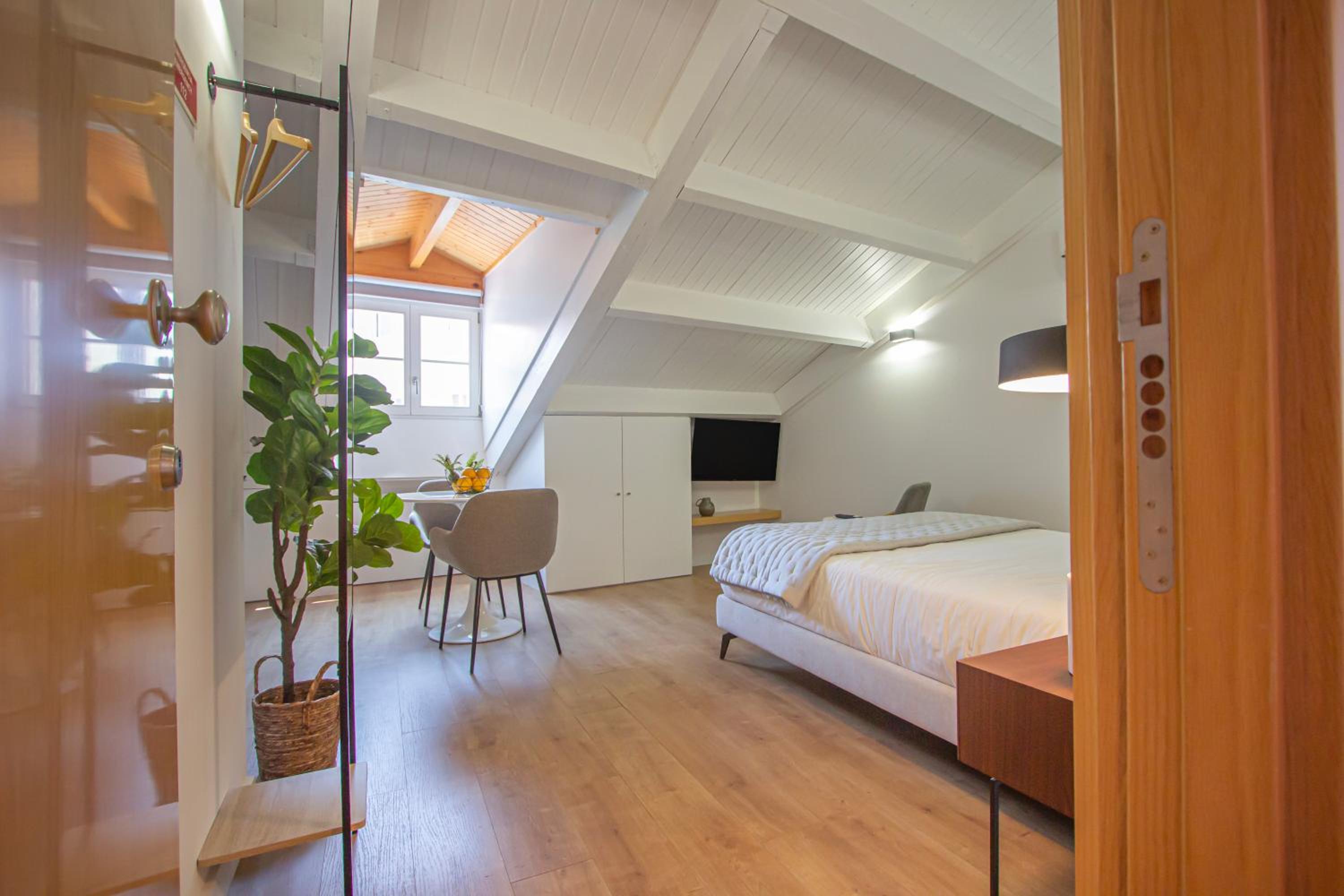 Studio Apartment - Photo 1